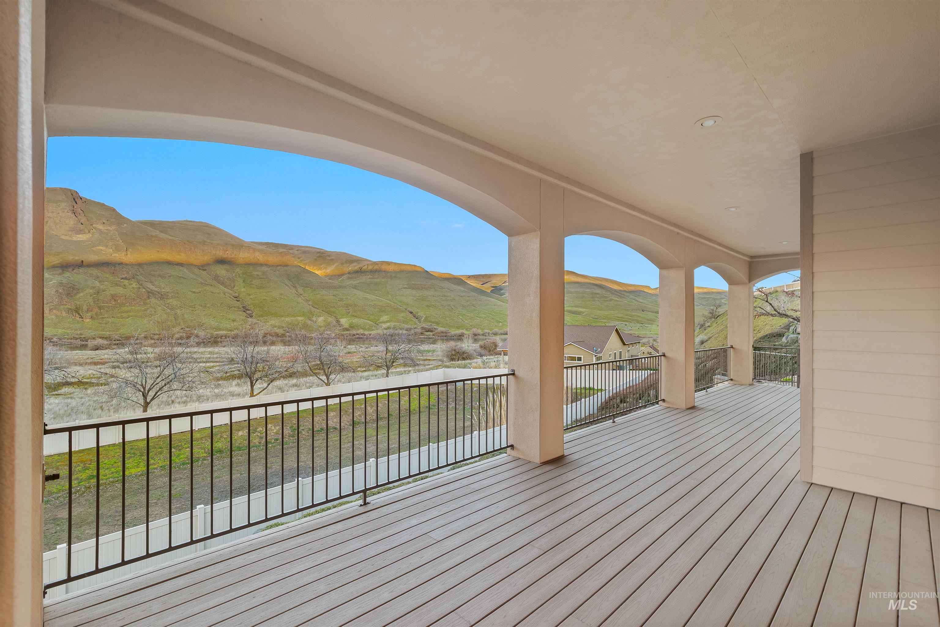 31 Riverpoint Dr, Asotin, Washington 99402, 3 Bedrooms, 3 Bathrooms, Residential For Sale, Price $769,950, 98976282