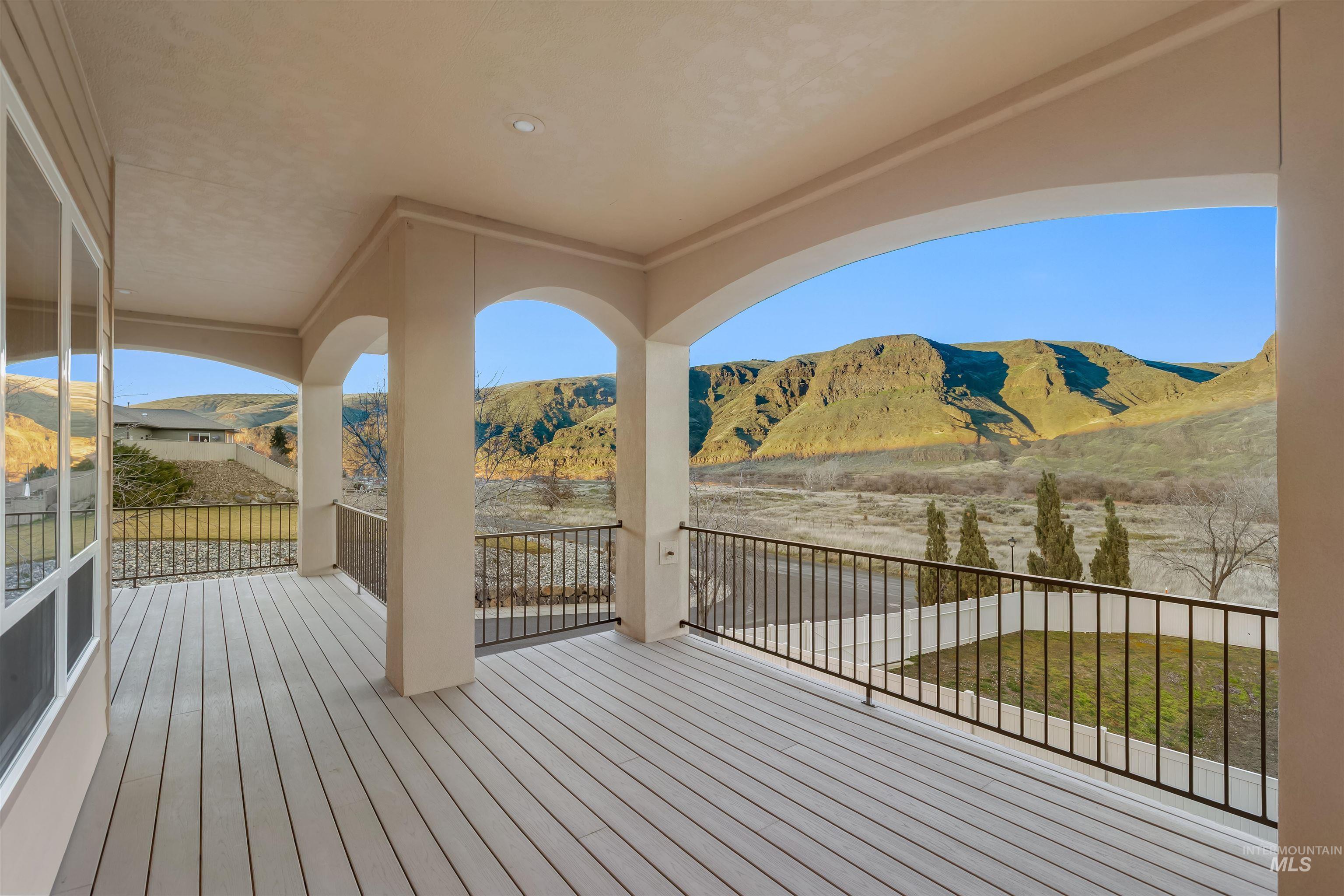 31 Riverpoint Dr, Asotin, Washington 99402, 3 Bedrooms, 3 Bathrooms, Residential For Sale, Price $769,950, 98976282