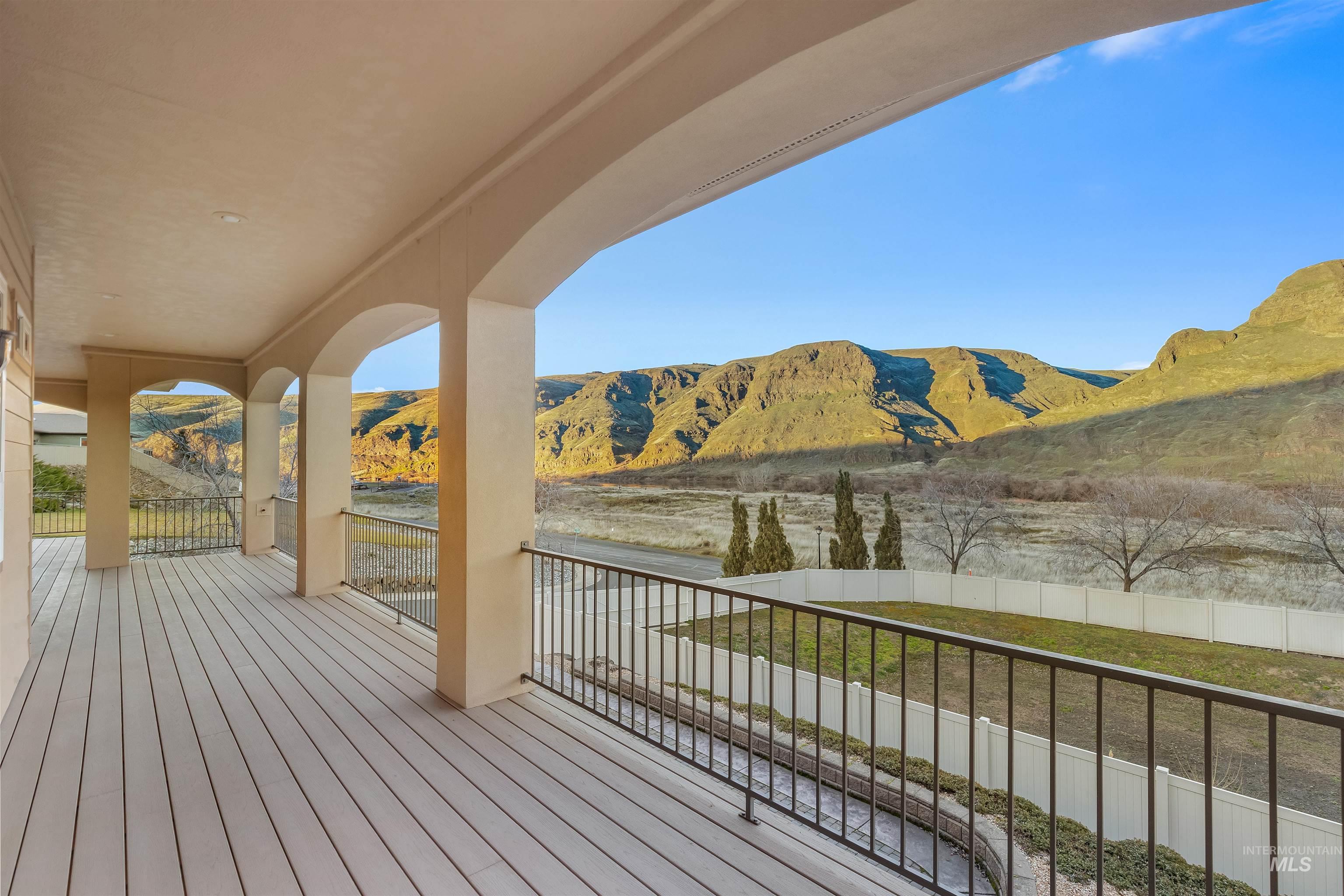 31 Riverpoint Dr, Asotin, Washington 99402, 3 Bedrooms, 3 Bathrooms, Residential For Sale, Price $769,950, 98976282