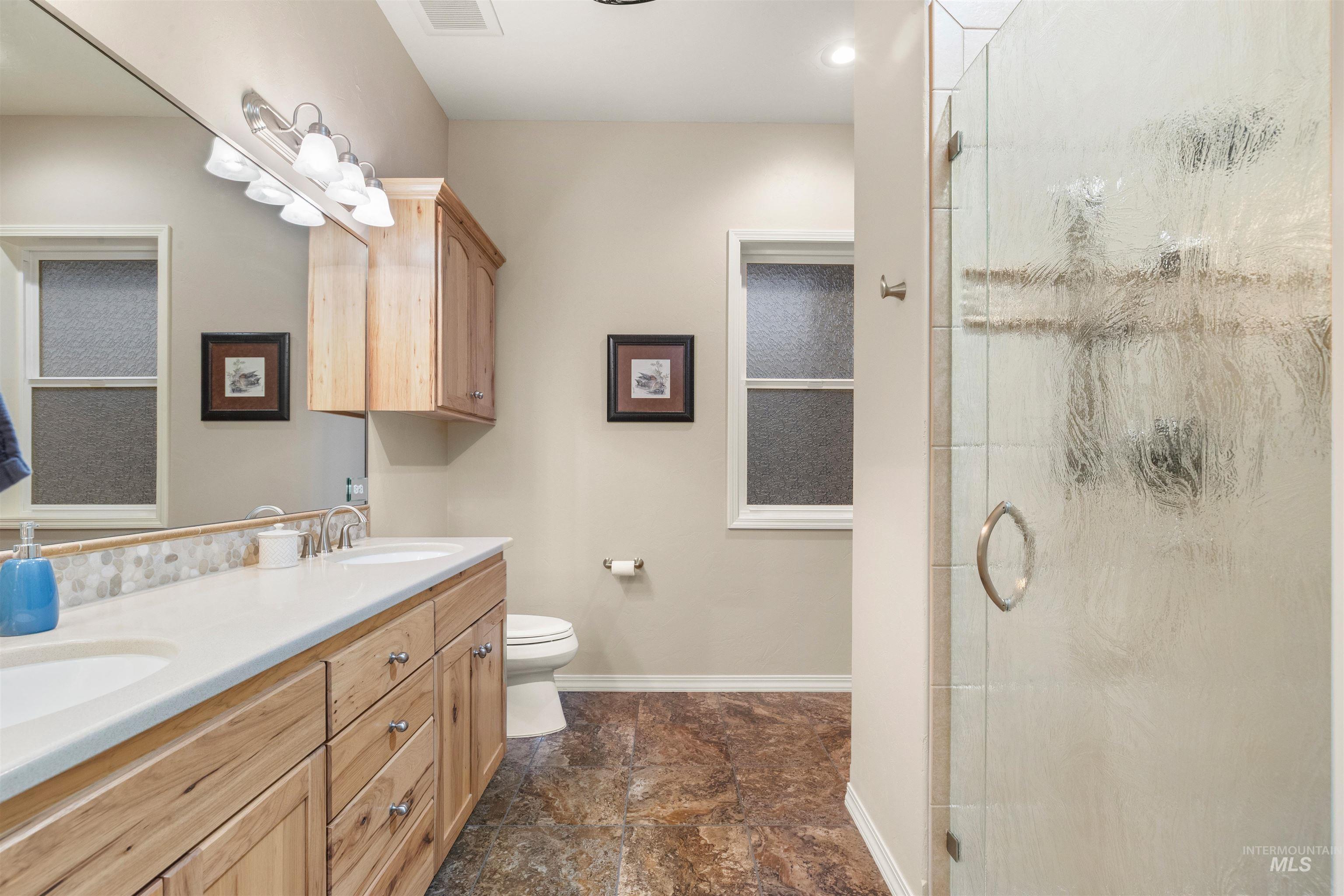 31 Riverpoint Dr, Asotin, Washington 99402, 3 Bedrooms, 3 Bathrooms, Residential For Sale, Price $769,950, 98976282