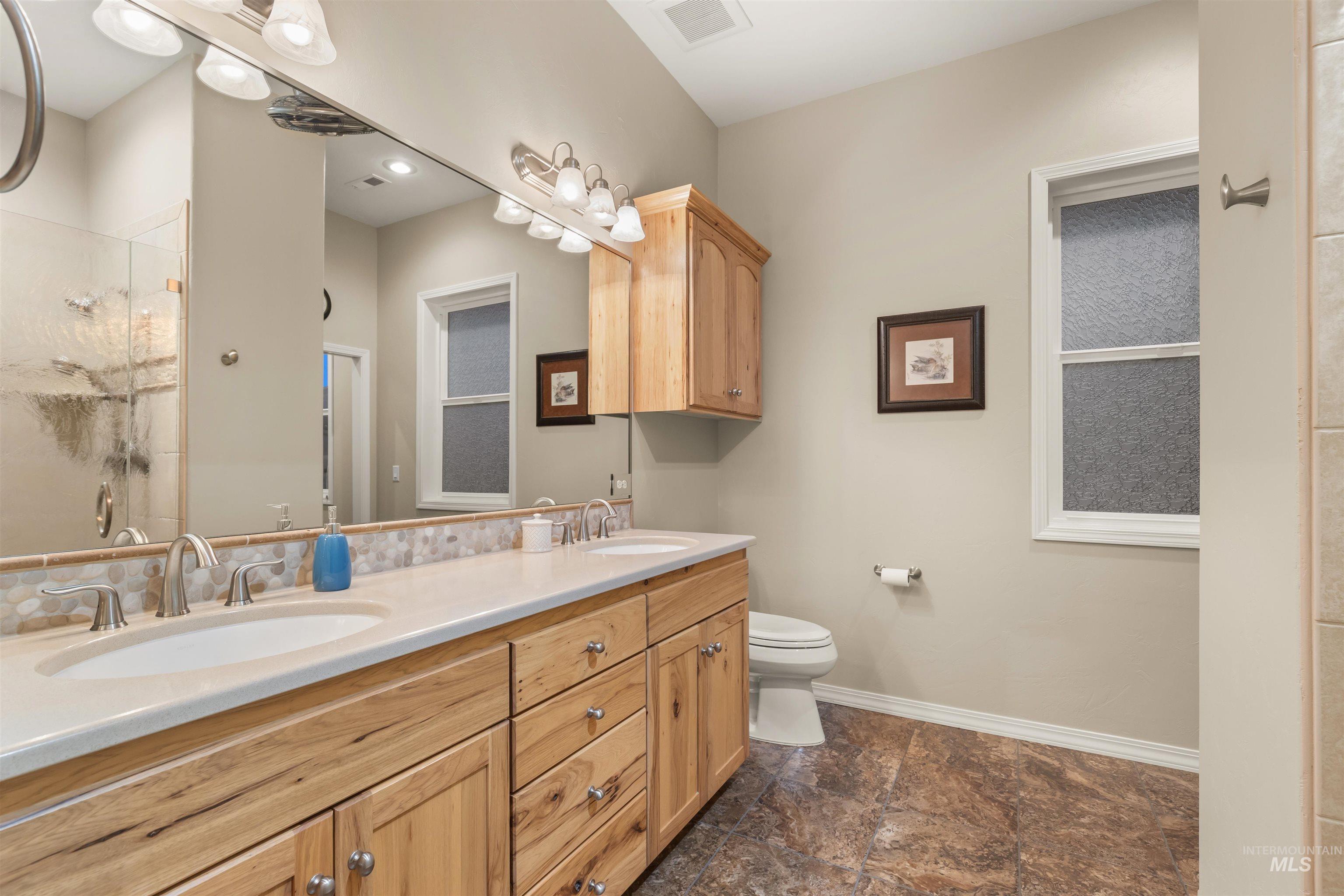 31 Riverpoint Dr, Asotin, Washington 99402, 3 Bedrooms, 3 Bathrooms, Residential For Sale, Price $769,950, 98976282