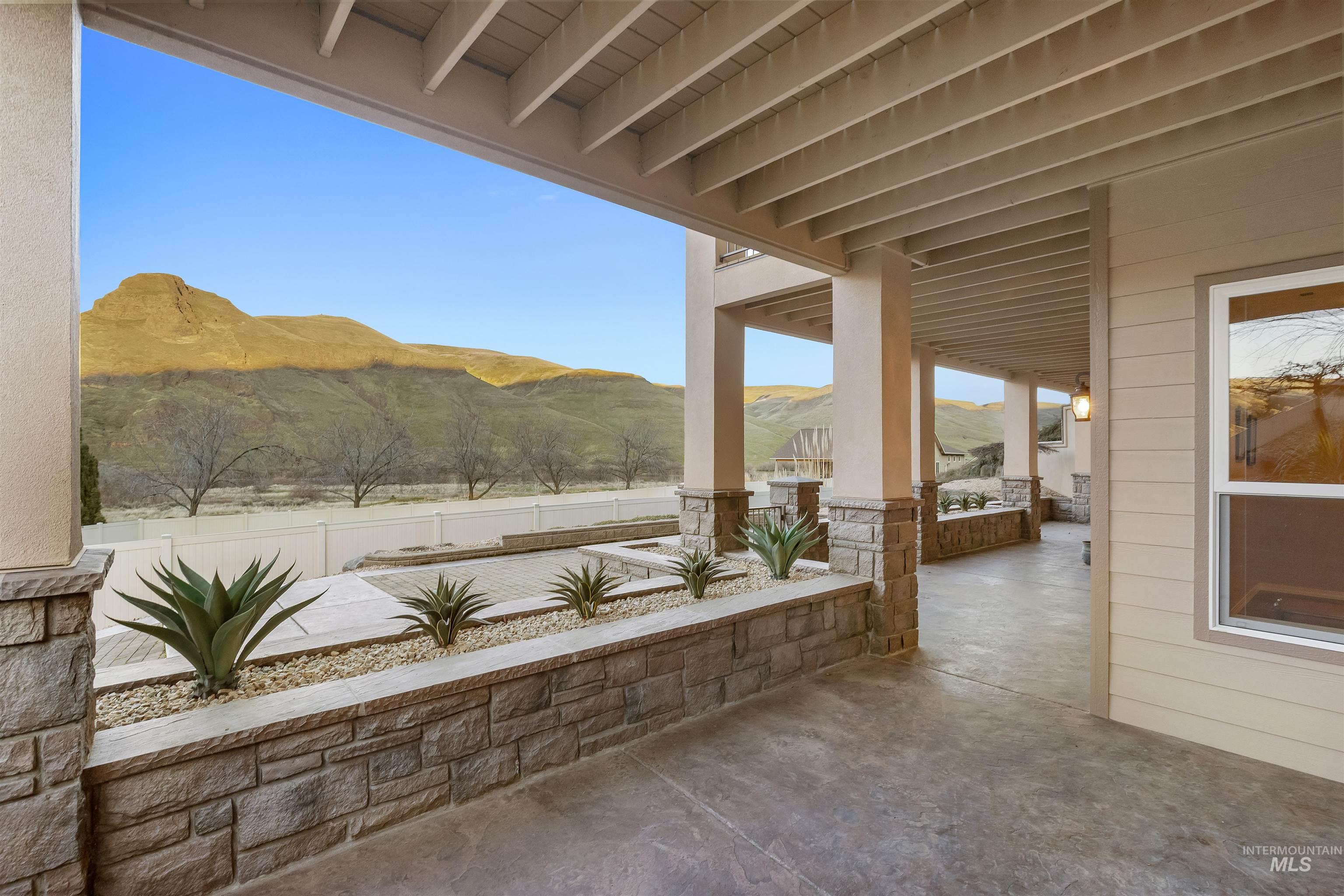 31 Riverpoint Dr, Asotin, Washington 99402, 3 Bedrooms, 3 Bathrooms, Residential For Sale, Price $769,950, 98976282