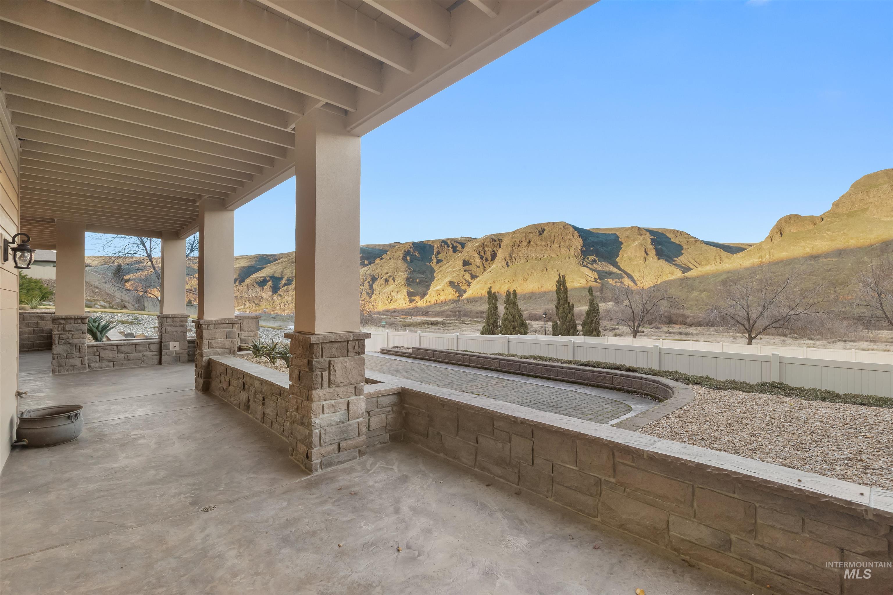 31 Riverpoint Dr, Asotin, Washington 99402, 3 Bedrooms, 3 Bathrooms, Residential For Sale, Price $769,950, 98976282