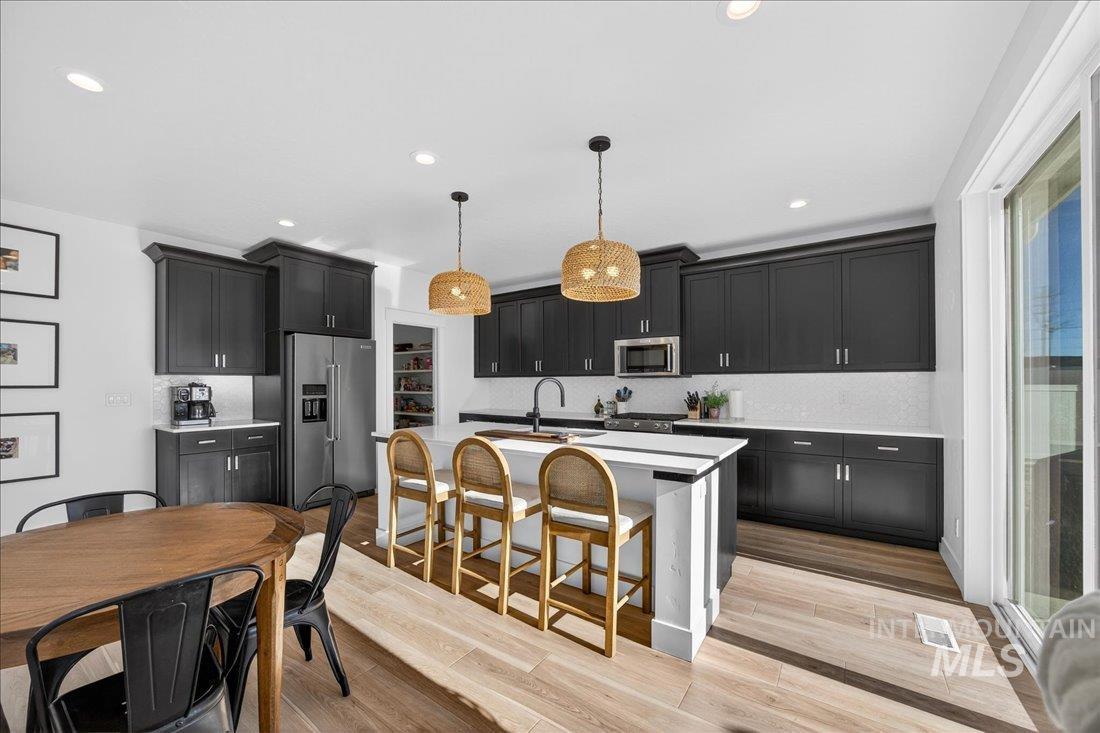 8509 W Pond Pine St., Star, Idaho 83669, 3 Bedrooms, 2 Bathrooms, Residential For Sale, Price $625,000,MLS 98976291