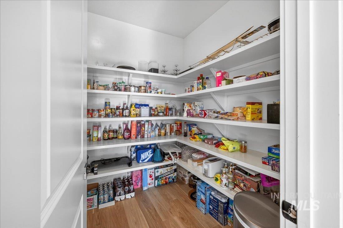 8509 W Pond Pine St., Star, Idaho 83669, 3 Bedrooms, 2 Bathrooms, Residential For Sale, Price $625,000,MLS 98976291