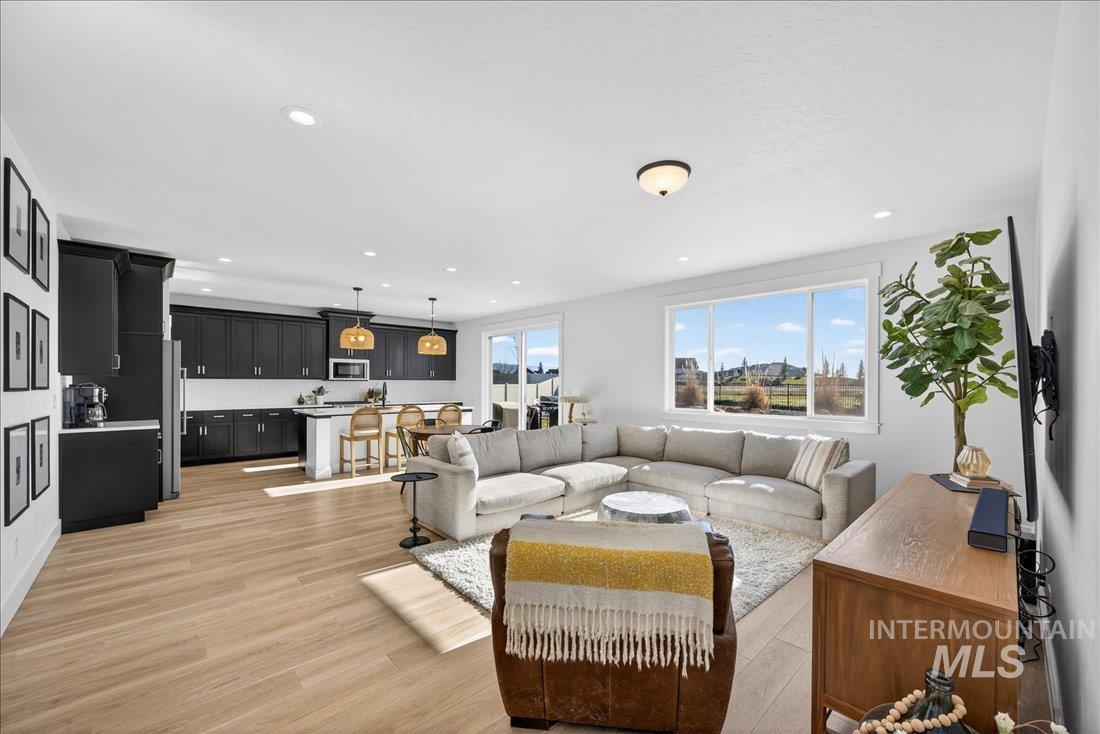 8509 W Pond Pine St., Star, Idaho 83669, 3 Bedrooms, 2 Bathrooms, Residential For Sale, Price $625,000,MLS 98976291