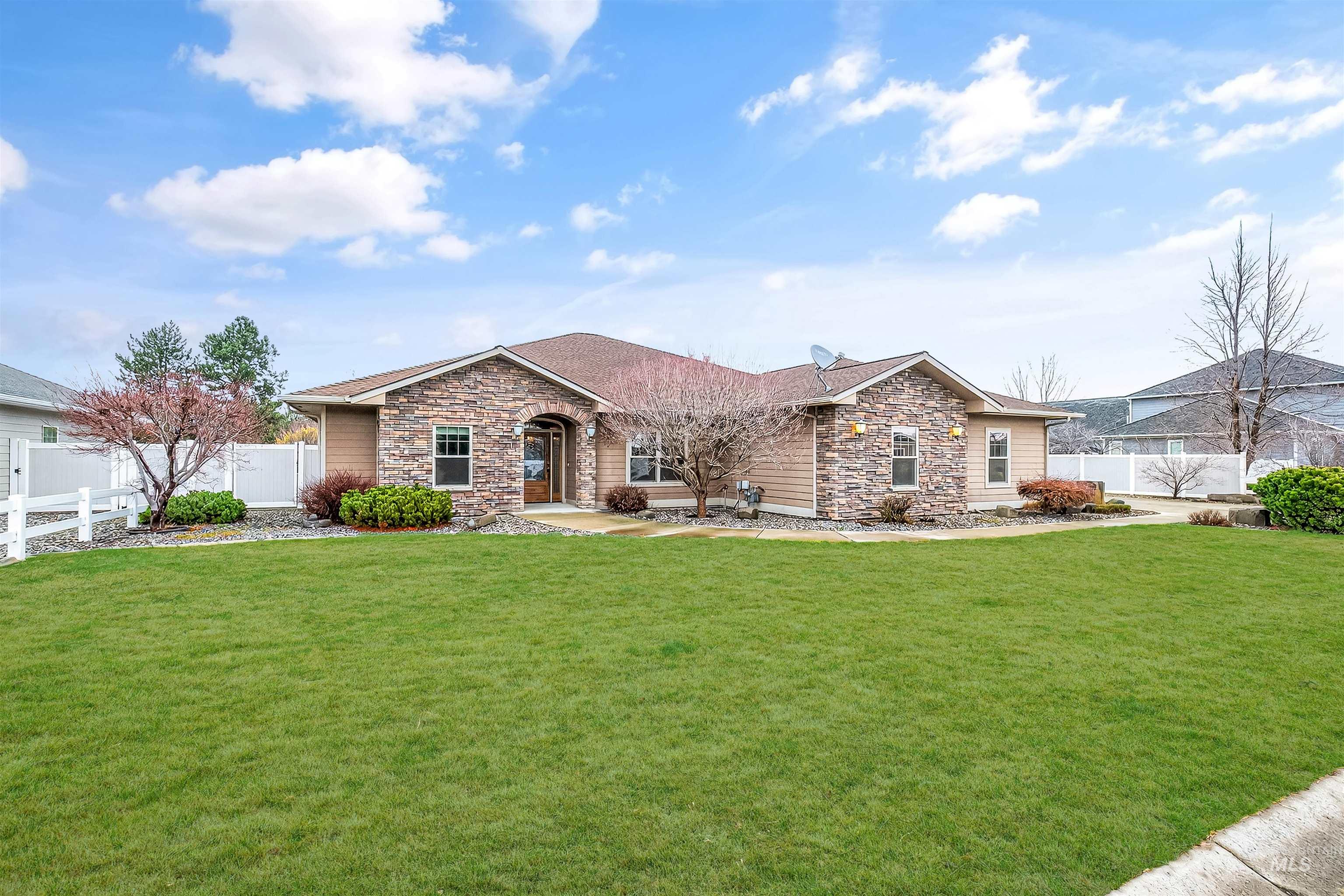 2510 Remington Way, Clarkston, Washington 99403, 3 Bedrooms, 3 Bathrooms, Residential For Sale, Price $675,000,MLS 98976292