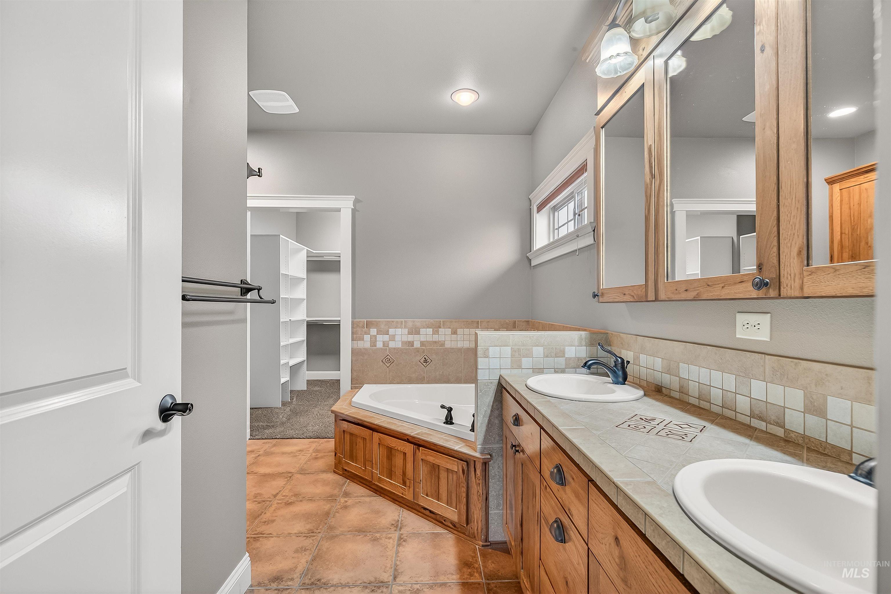 2510 Remington Way, Clarkston, Washington 99403, 3 Bedrooms, 3 Bathrooms, Residential For Sale, Price $675,000,MLS 98976292