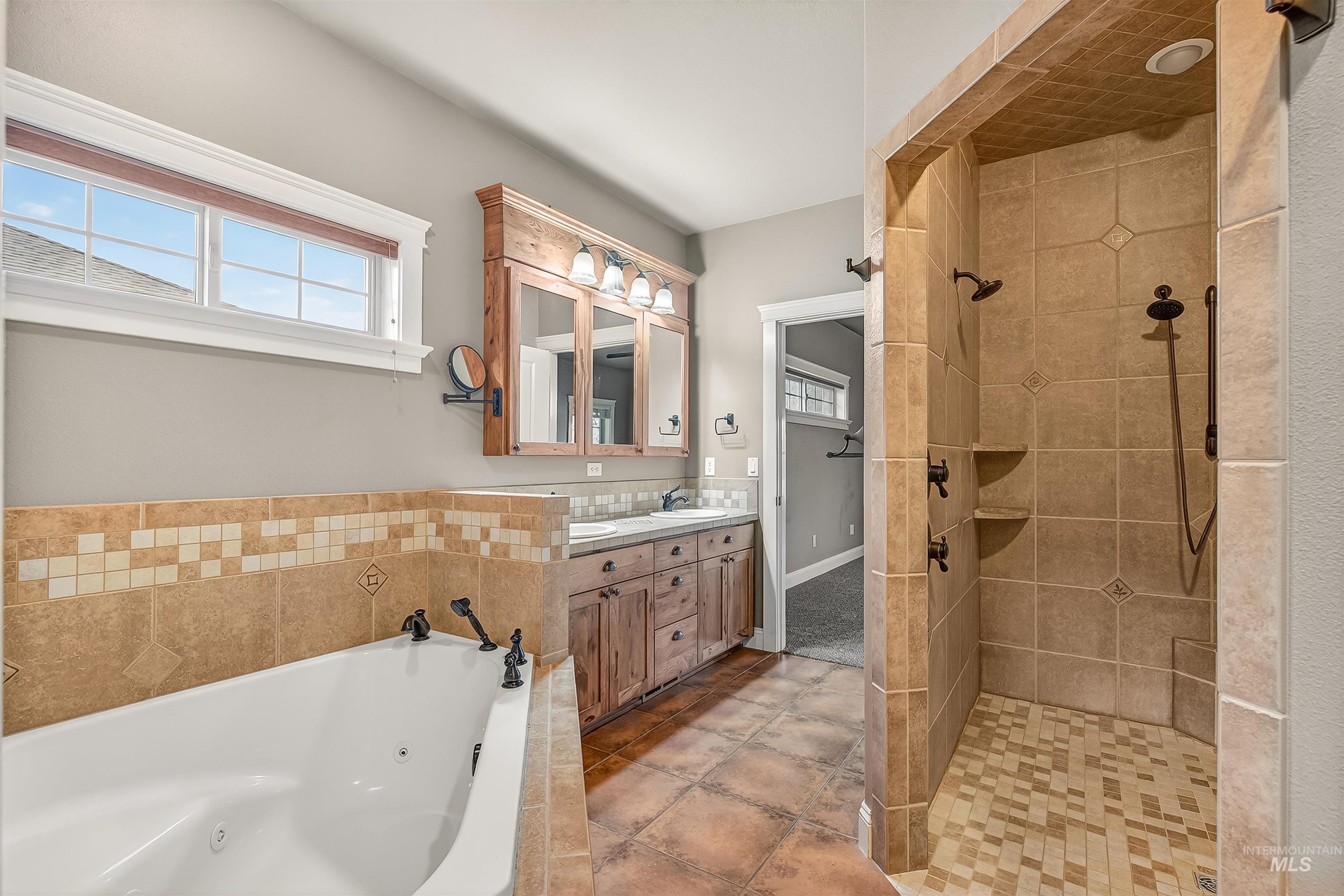 2510 Remington Way, Clarkston, Washington 99403, 3 Bedrooms, 3 Bathrooms, Residential For Sale, Price $675,000,MLS 98976292