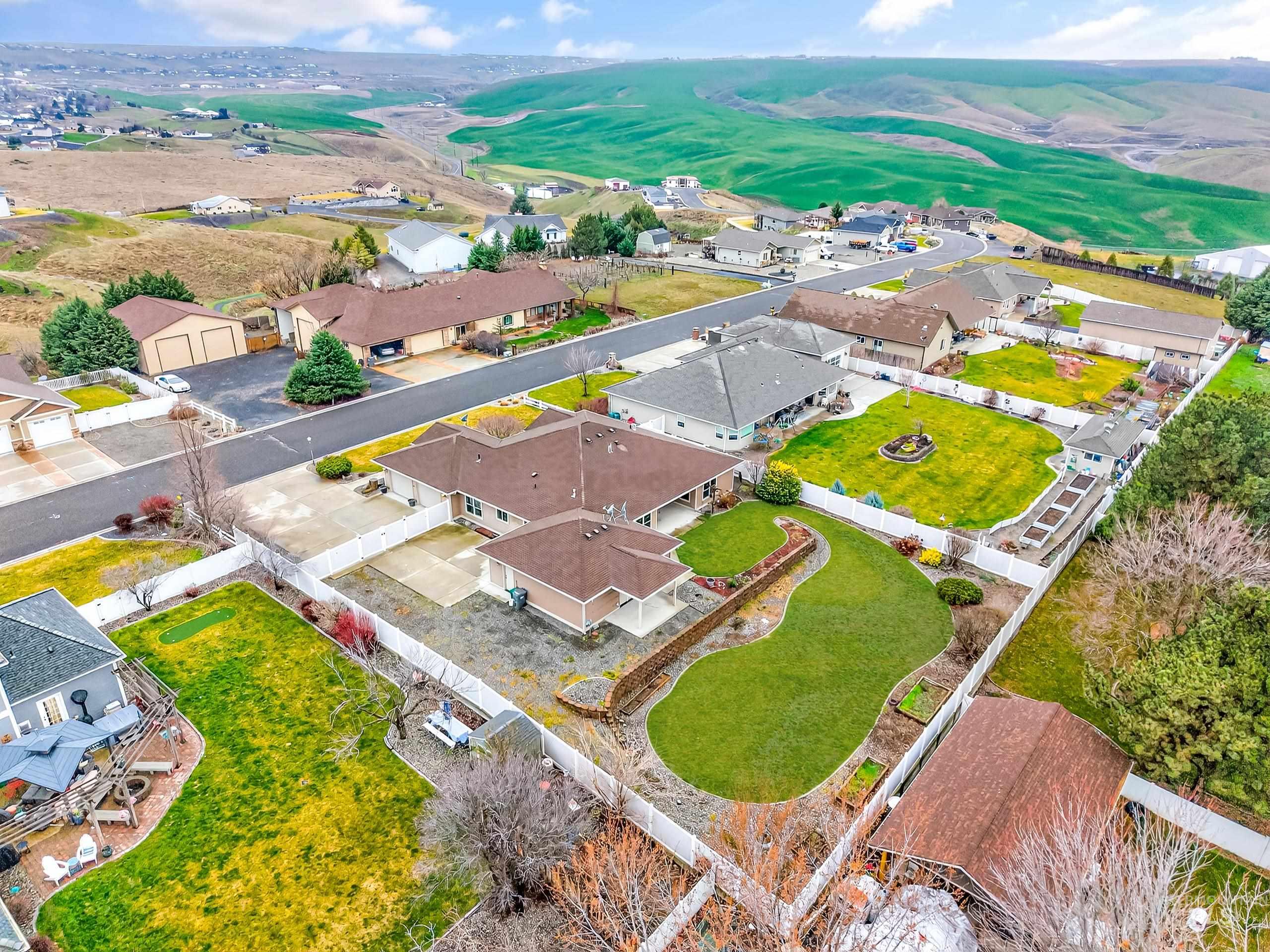 2510 Remington Way, Clarkston, Washington 99403, 3 Bedrooms, 3 Bathrooms, Residential For Sale, Price $675,000,MLS 98976292