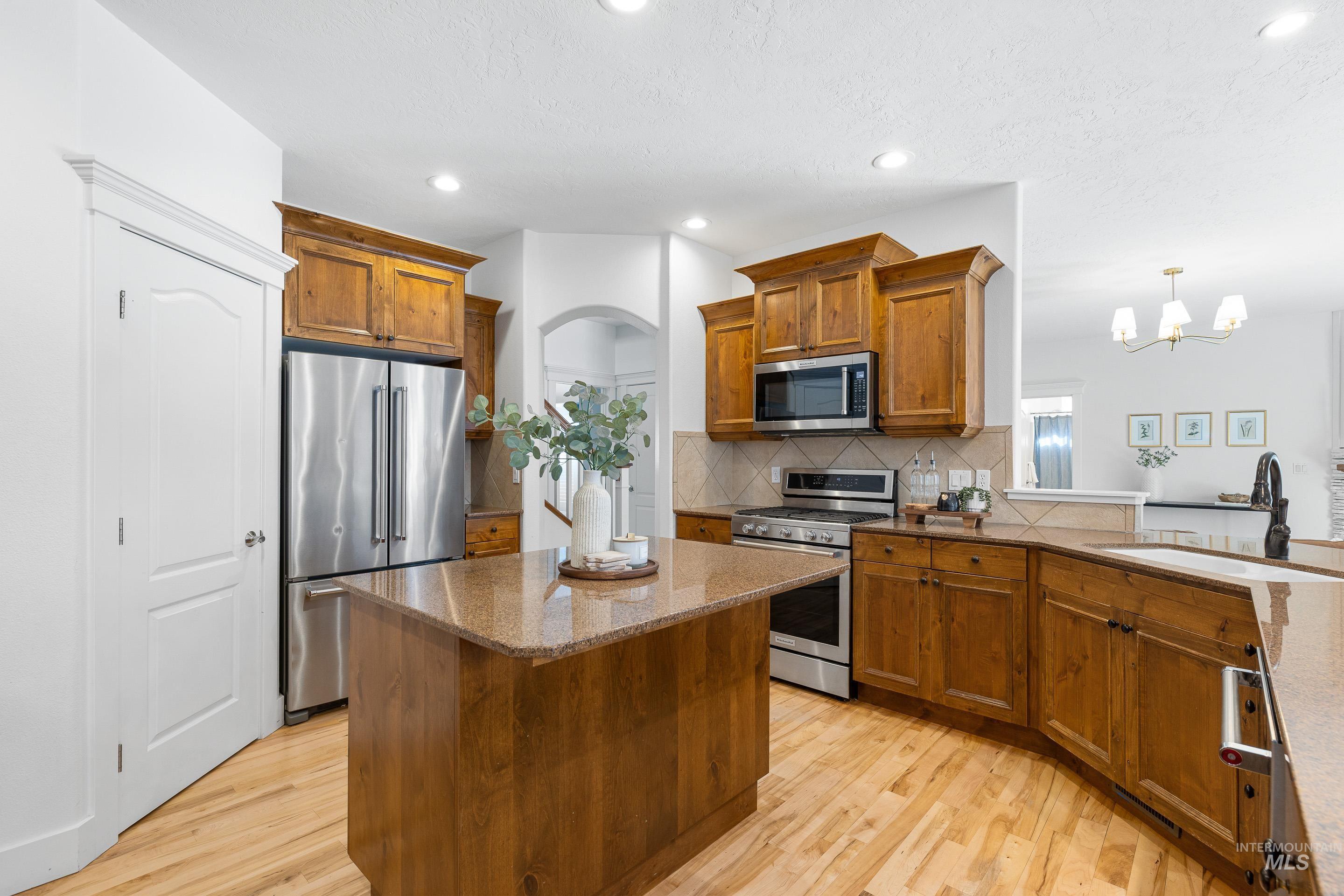 917 N Caledonia Pl, Eagle, Idaho 83616, 4 Bedrooms, 3 Bathrooms, Residential For Sale, Price $774,000,MLS 98976296