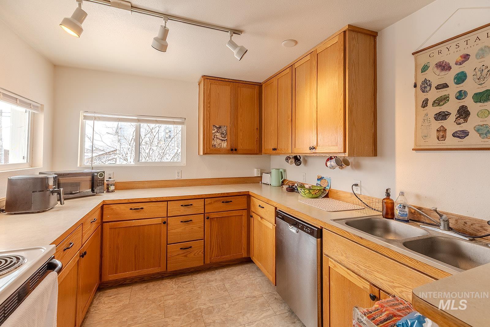 938/940 W A St, Moscow, Idaho 83843, 3 Bedrooms, 1 Bathroom, Residential Income For Sale, Price $430,000, 98976297