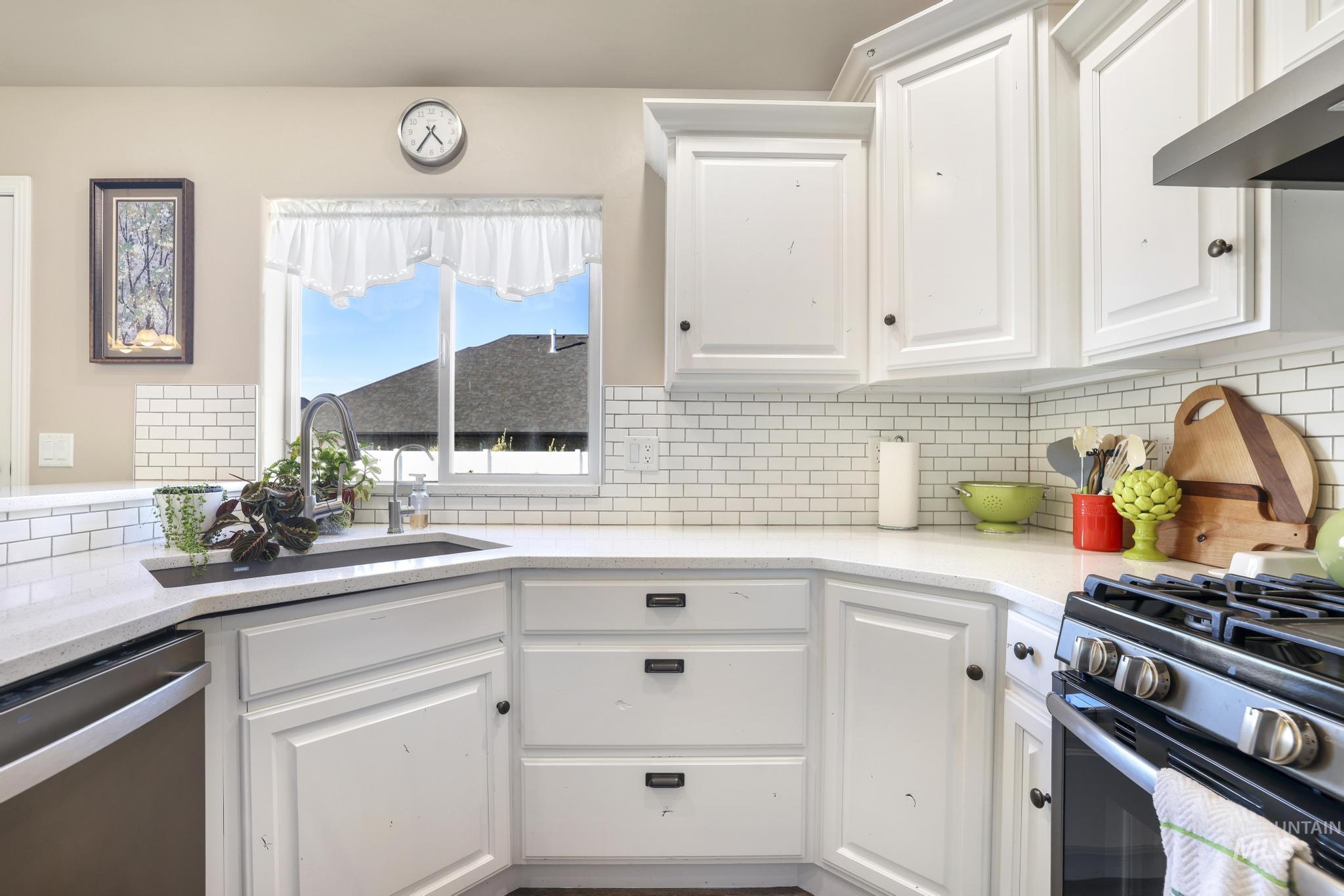 2723 Joshua Way, Twin Falls, Idaho 83301-8961, 4 Bedrooms, 2 Bathrooms, Residential For Sale, Price $455,000,MLS 98976298