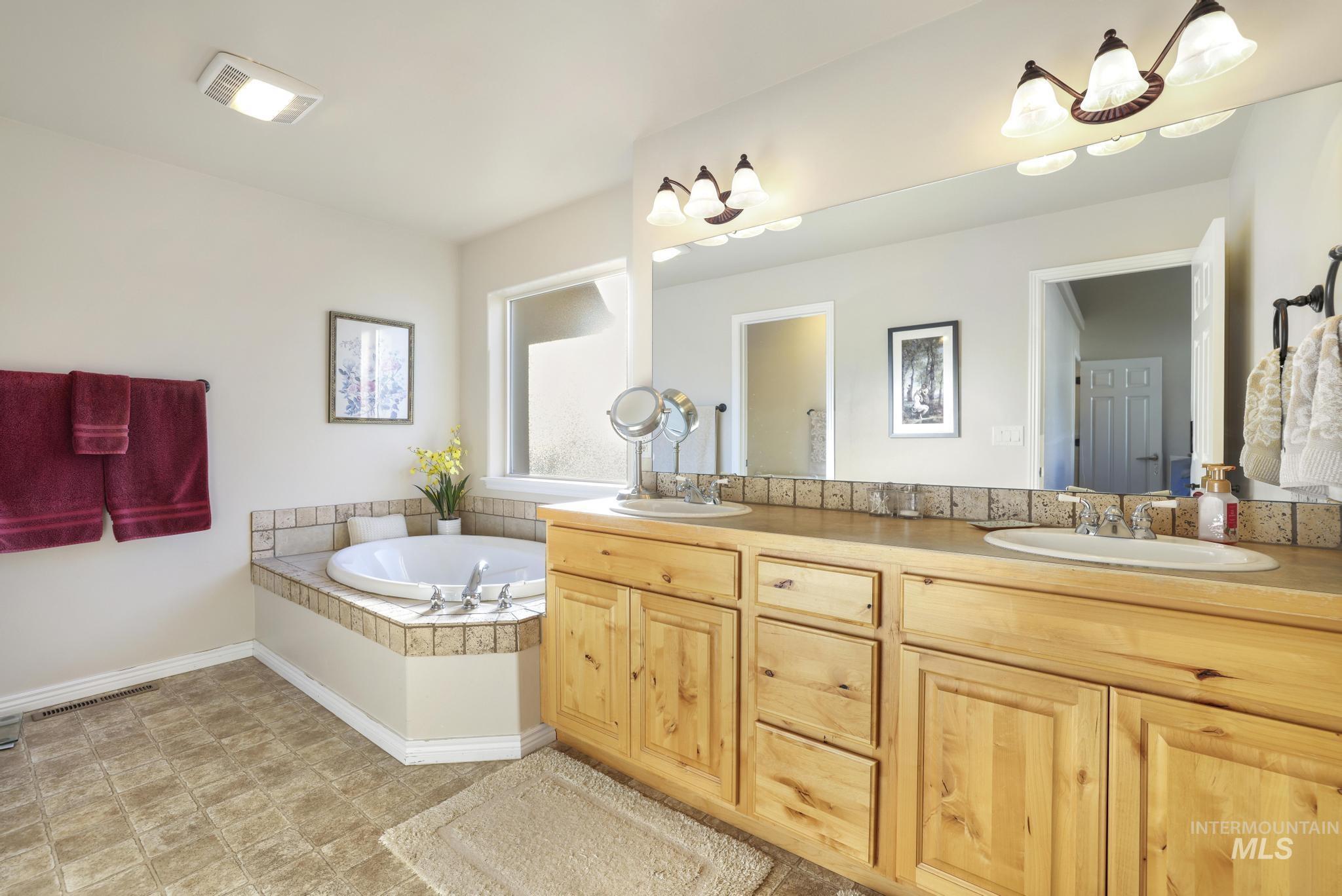 2723 Joshua Way, Twin Falls, Idaho 83301-8961, 4 Bedrooms, 2 Bathrooms, Residential For Sale, Price $455,000,MLS 98976298