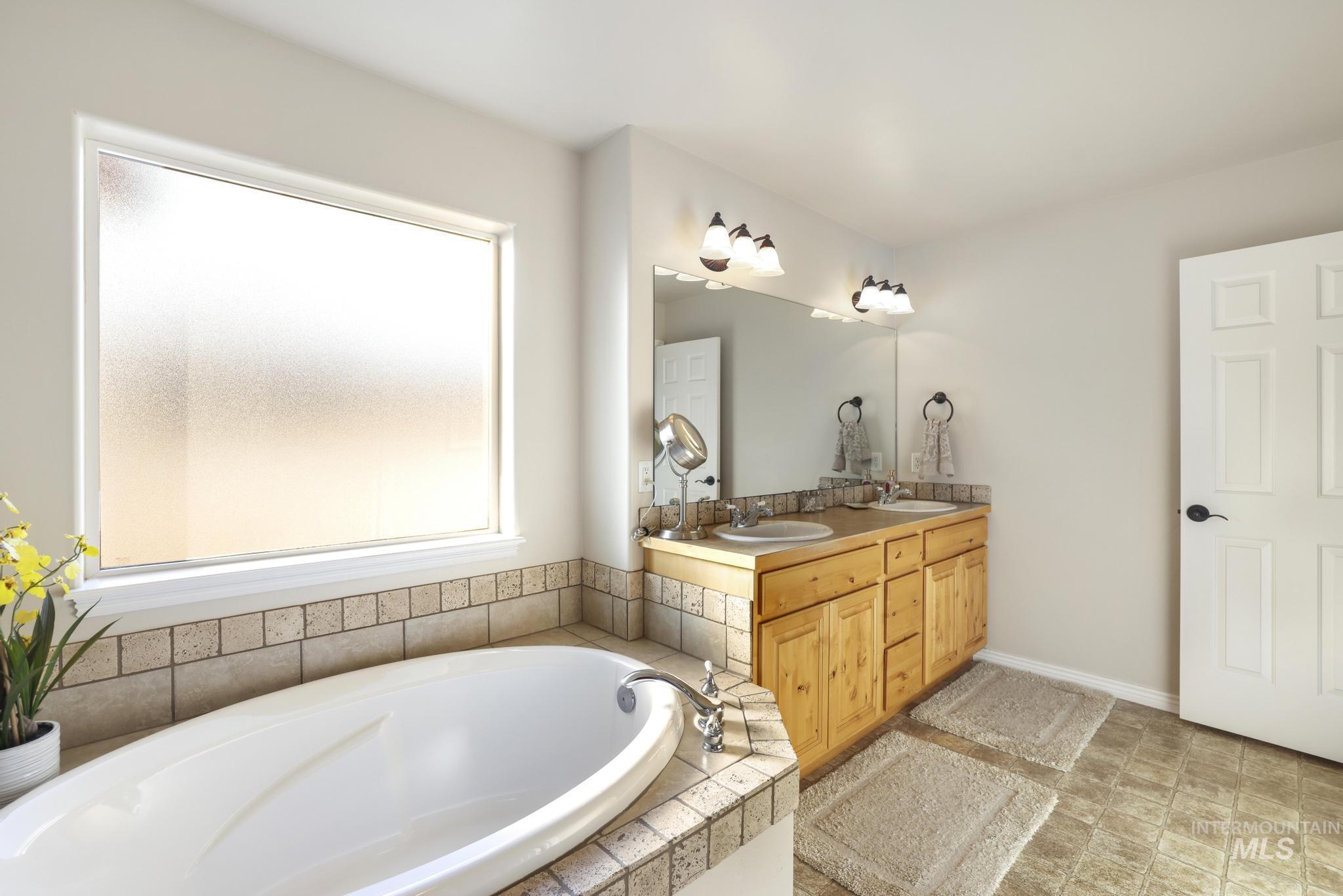 2723 Joshua Way, Twin Falls, Idaho 83301-8961, 4 Bedrooms, 2 Bathrooms, Residential For Sale, Price $455,000,MLS 98976298