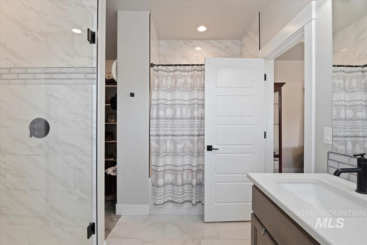 21301 Cessna Ct, Greenleaf, Idaho 83626, 3 Bedrooms, 2 Bathrooms, Residential For Sale, Price $795,000,MLS 98976299