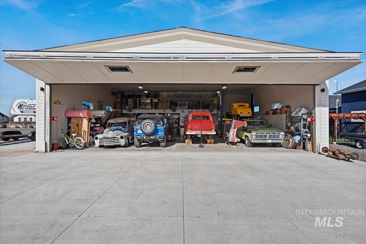 21301 Cessna Ct, Greenleaf, Idaho 83626, 3 Bedrooms, 2 Bathrooms, Residential For Sale, Price $795,000,MLS 98976299