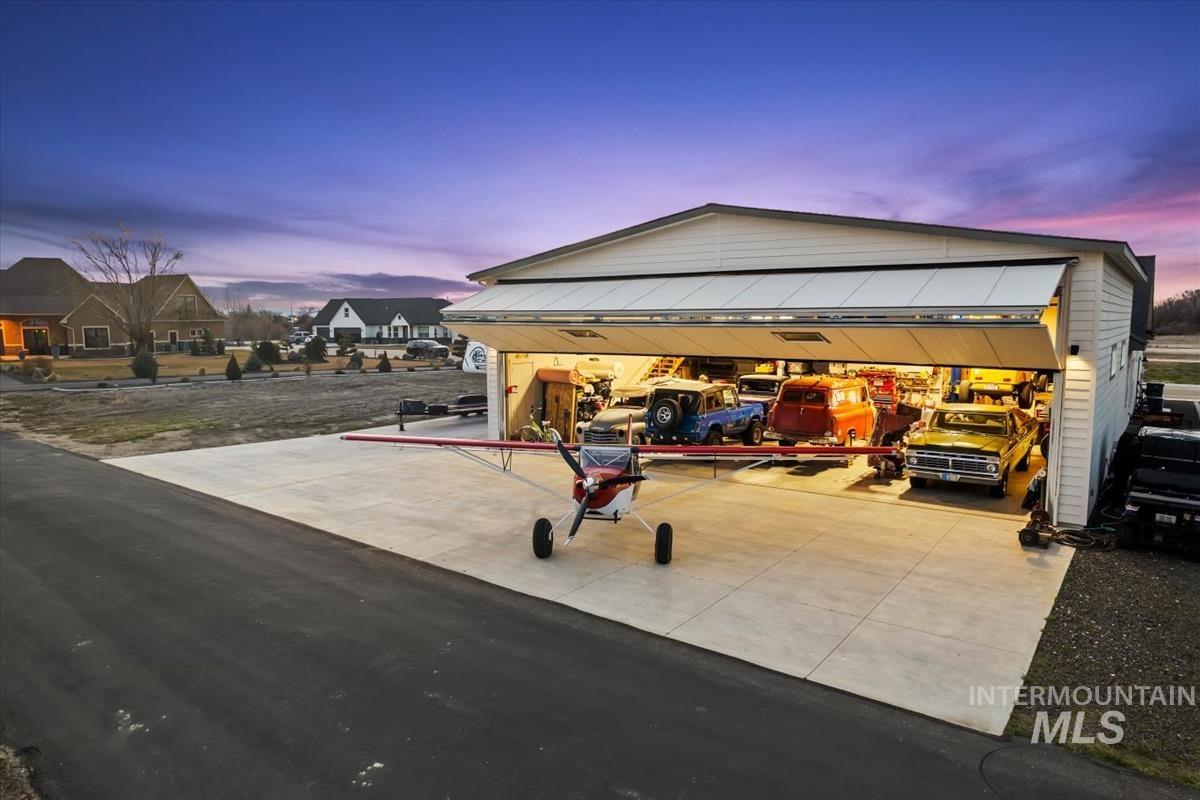 21301 Cessna Ct, Greenleaf, Idaho 83626, 3 Bedrooms, 2 Bathrooms, Residential For Sale, Price $795,000,MLS 98976299