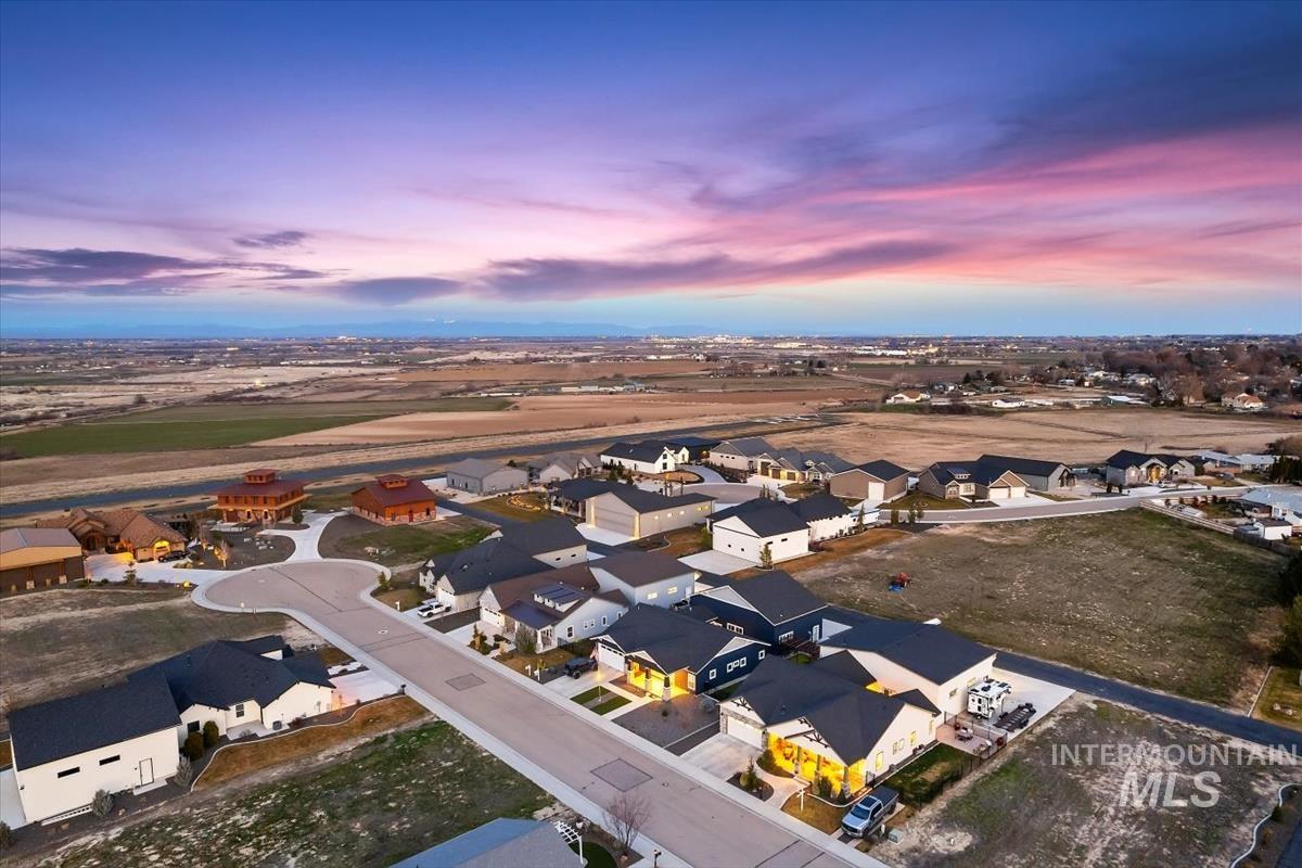 21301 Cessna Ct, Greenleaf, Idaho 83626, 3 Bedrooms, 2 Bathrooms, Residential For Sale, Price $795,000,MLS 98976299