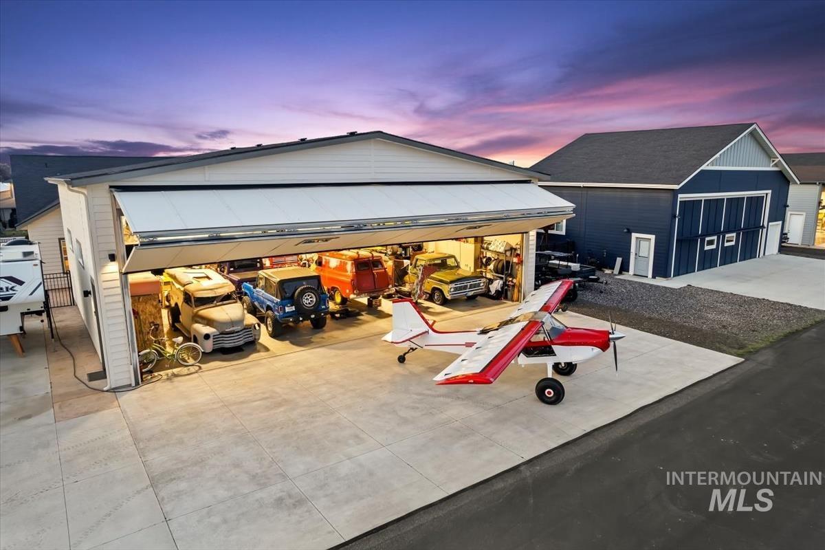 21301 Cessna Ct, Greenleaf, Idaho 83626, 3 Bedrooms, 2 Bathrooms, Residential For Sale, Price $795,000,MLS 98976299