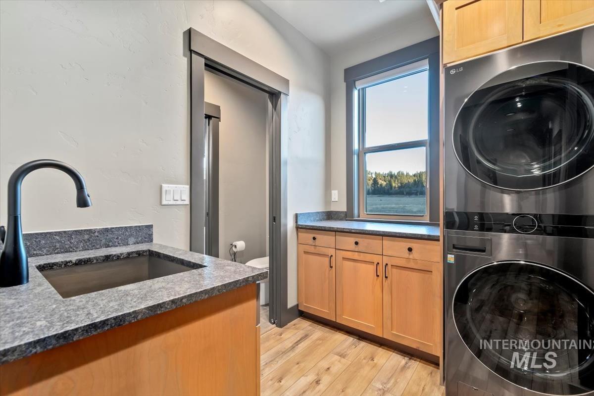 38 Singing Springs Way, Garden Valley, Idaho 83622, 4 Bedrooms, 3 Bathrooms, Residential For Sale, Price $1,048,000, 98976312