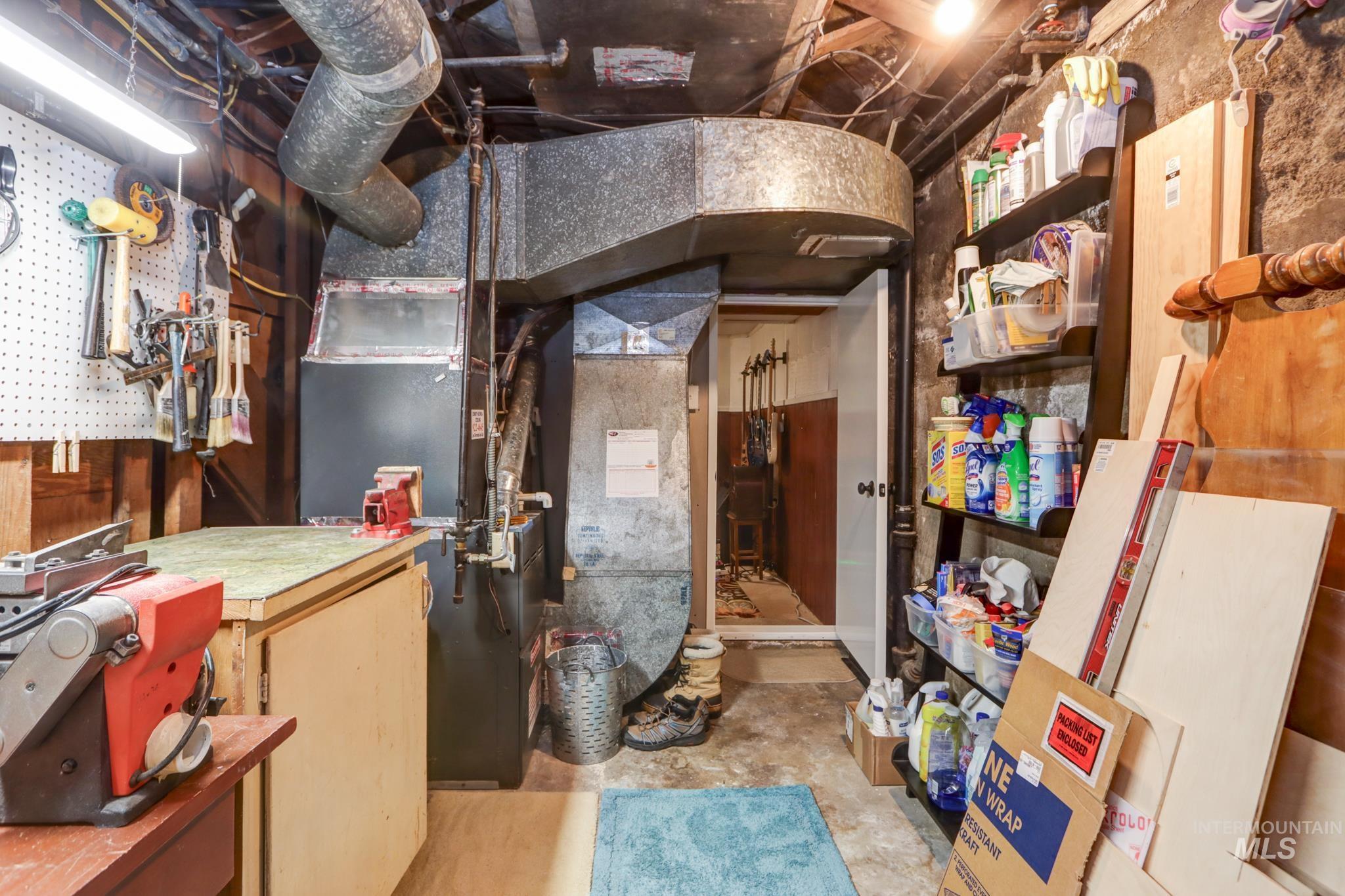 2605 W Regan Ave, Boise, Idaho 83702, 3 Bedrooms, 2 Bathrooms, Residential For Sale, Price $779,000,MLS 98976318