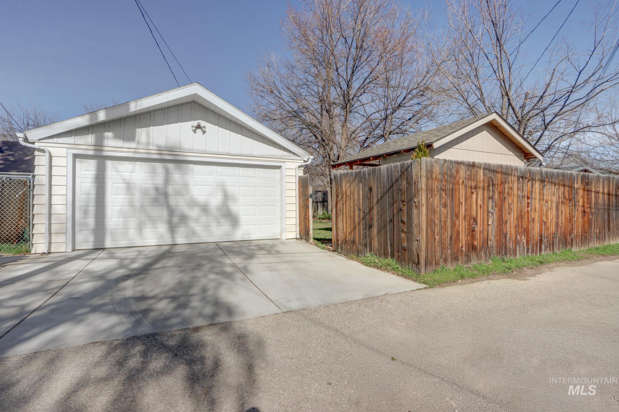 2605 W Regan Ave, Boise, Idaho 83702, 3 Bedrooms, 2 Bathrooms, Residential For Sale, Price $779,000,MLS 98976318