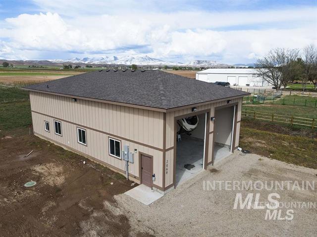 2860 W Idaho, Emmett, Idaho 83617, 3 Bedrooms, 3.5 Bathrooms, Residential For Sale, Price $1,650,000, 98976320