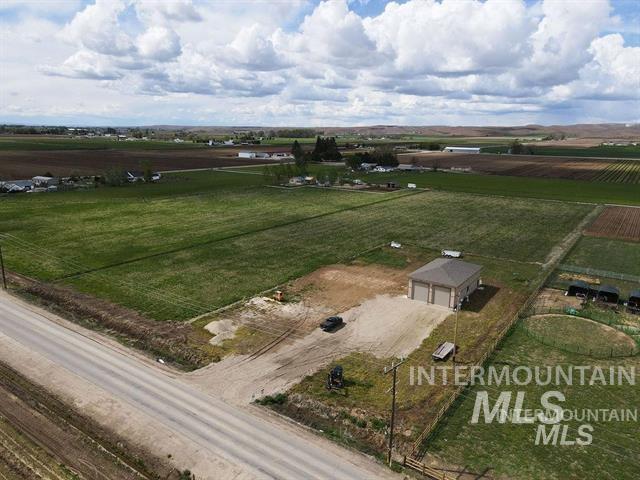 2860 W Idaho, Emmett, Idaho 83617, 3 Bedrooms, 3.5 Bathrooms, Residential For Sale, Price $1,650,000, 98976320