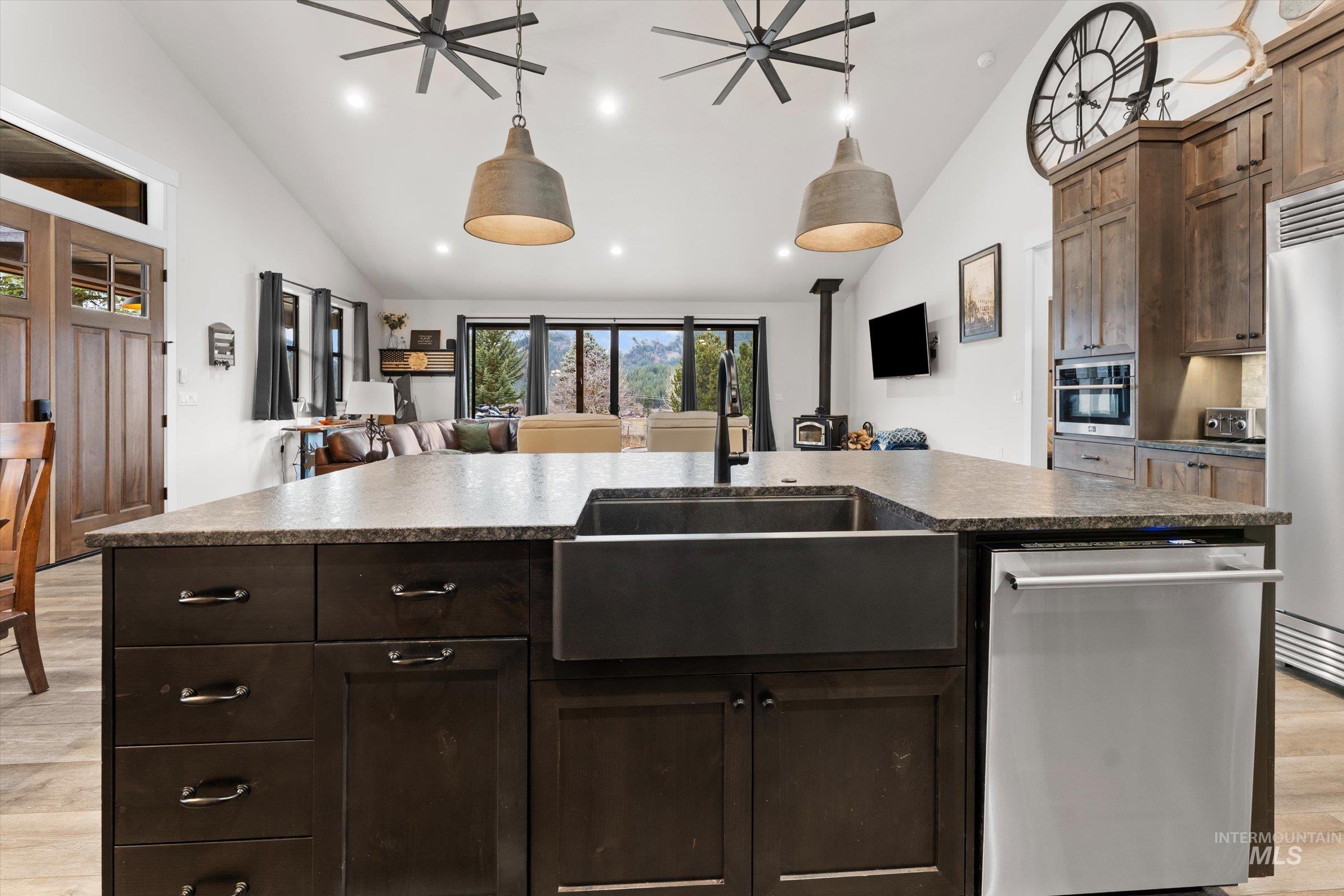 20 Hawthorne Ln, Garden Valley, Idaho 83622, 4 Bedrooms, 3 Bathrooms, Residential For Sale, Price $1,195,000,MLS 98976325