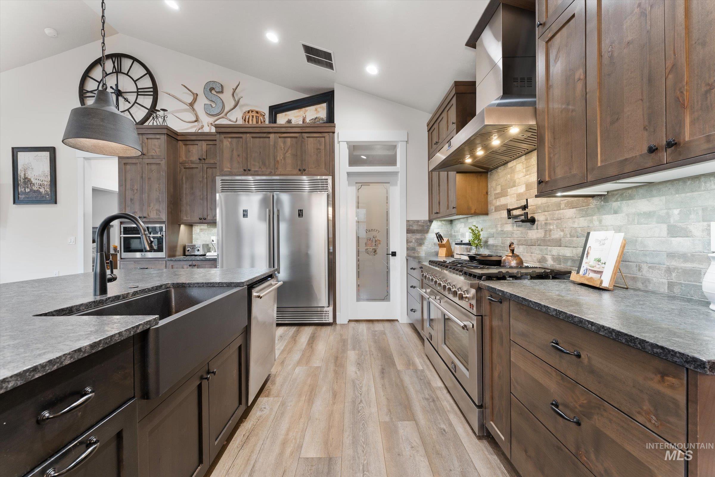 20 Hawthorne Ln, Garden Valley, Idaho 83622, 4 Bedrooms, 3 Bathrooms, Residential For Sale, Price $1,250,000,MLS 98976325