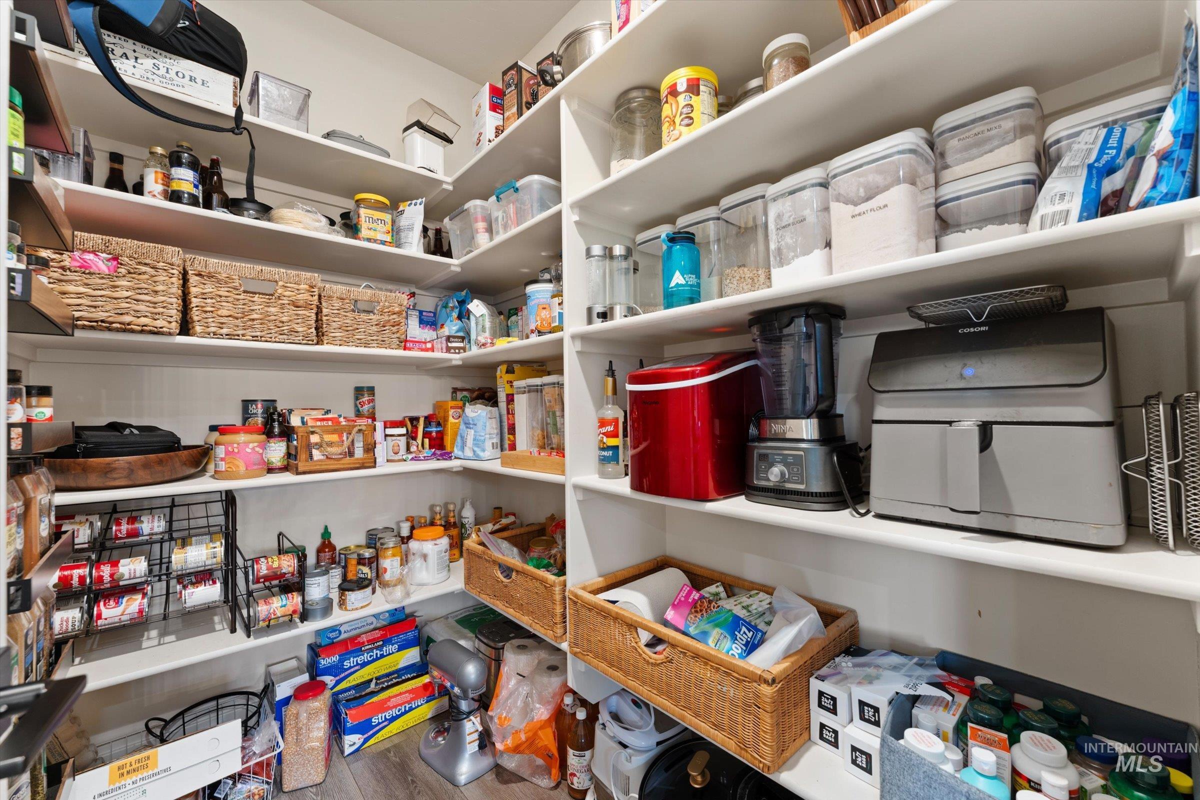 20 Hawthorne Ln, Garden Valley, Idaho 83622, 4 Bedrooms, 3 Bathrooms, Residential For Sale, Price $1,250,000,MLS 98976325