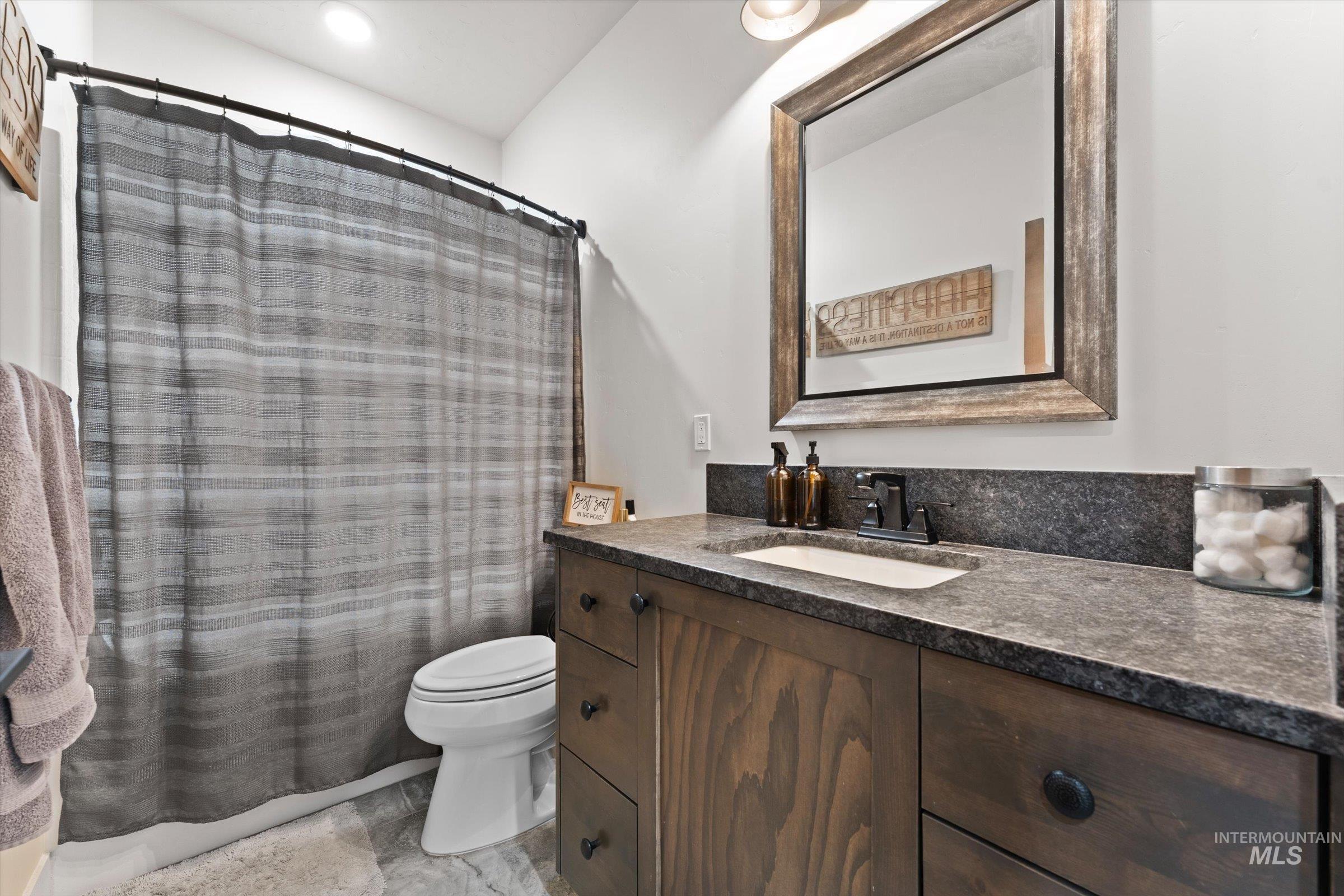 20 Hawthorne Ln, Garden Valley, Idaho 83622, 4 Bedrooms, 3 Bathrooms, Residential For Sale, Price $1,195,000,MLS 98976325