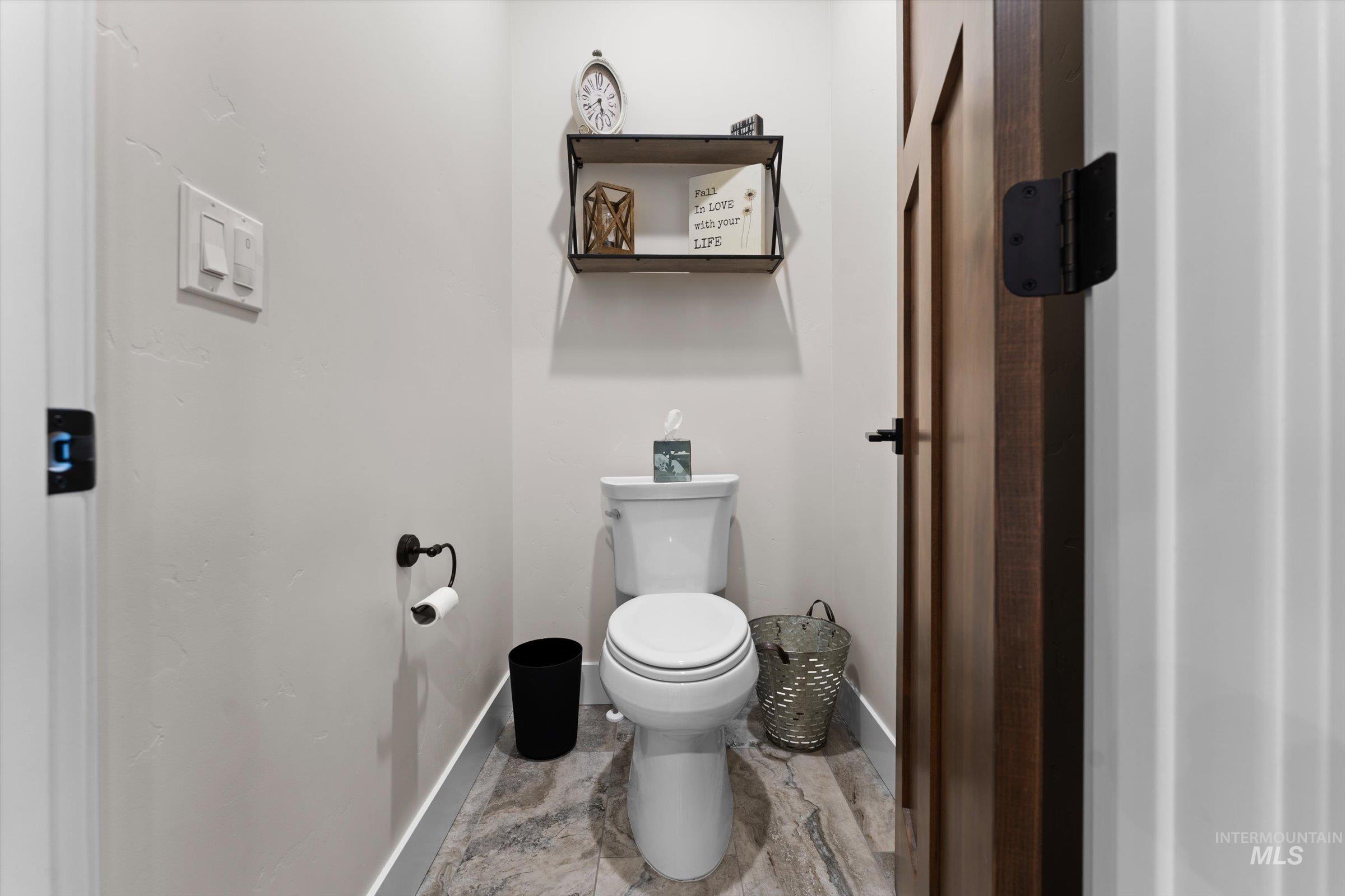 20 Hawthorne Ln, Garden Valley, Idaho 83622, 4 Bedrooms, 3 Bathrooms, Residential For Sale, Price $1,195,000,MLS 98976325