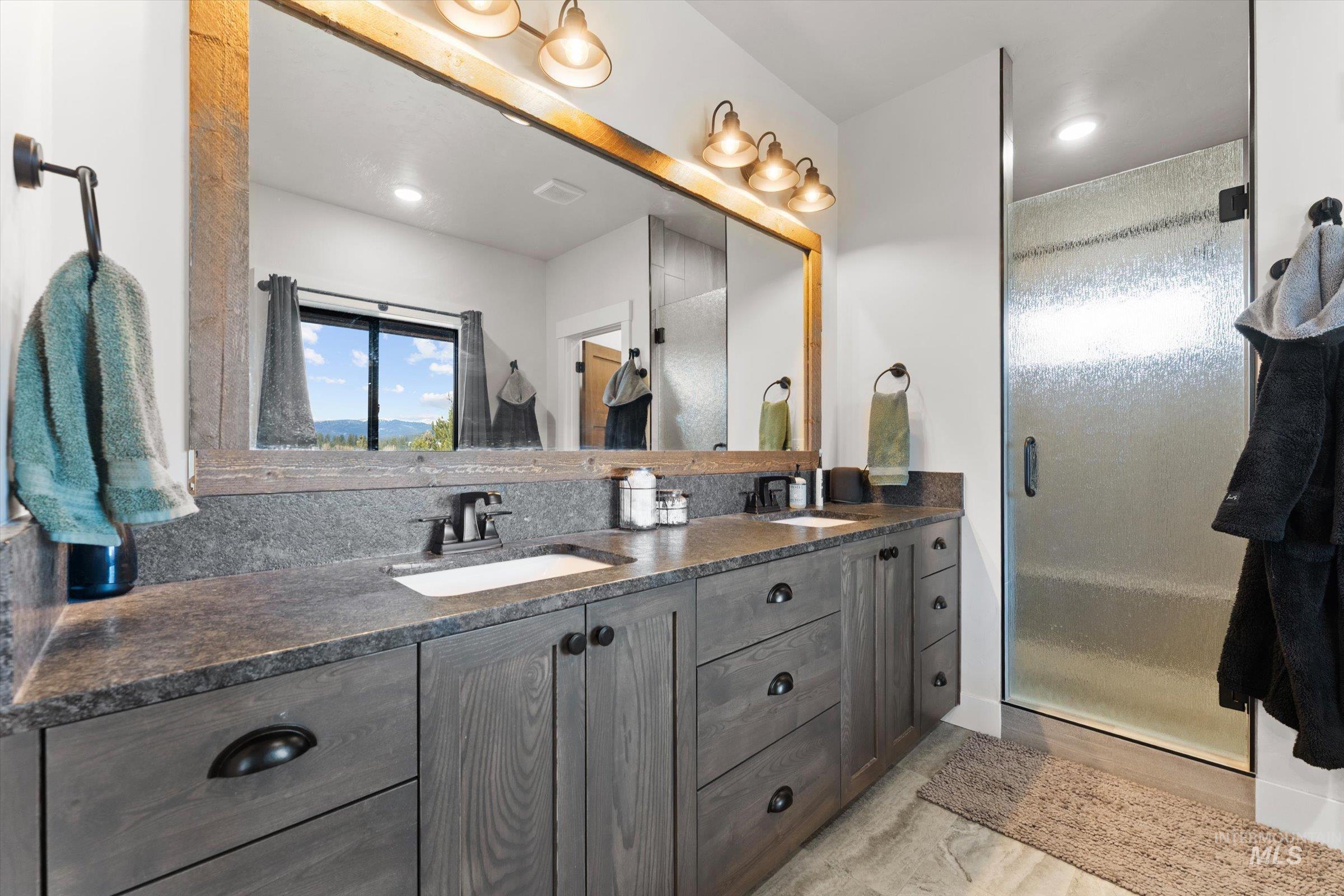 20 Hawthorne Ln, Garden Valley, Idaho 83622, 4 Bedrooms, 3 Bathrooms, Residential For Sale, Price $1,250,000,MLS 98976325