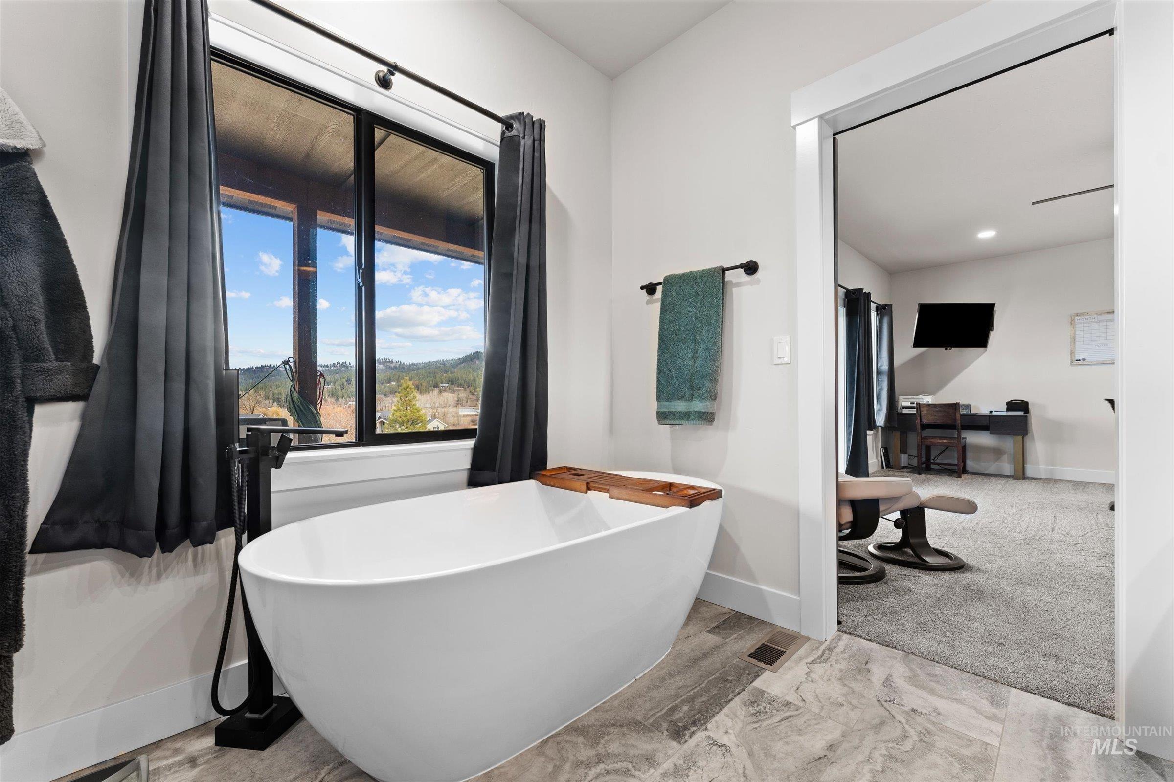 20 Hawthorne Ln, Garden Valley, Idaho 83622, 4 Bedrooms, 3 Bathrooms, Residential For Sale, Price $1,250,000,MLS 98976325