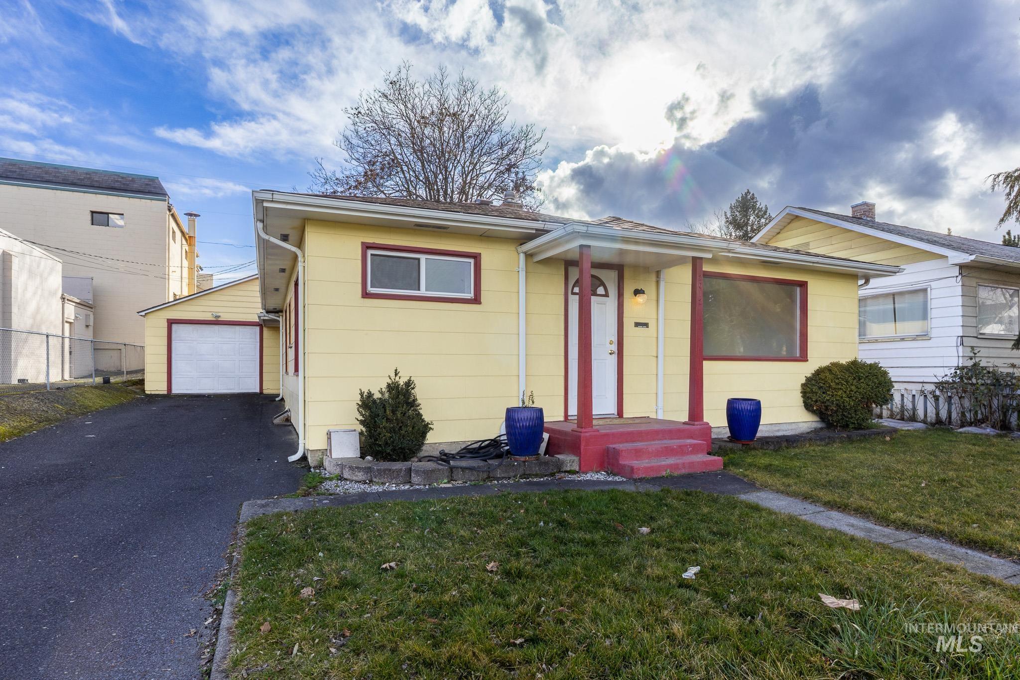 2012 8th Ave, Lewiston, Idaho 83501, 2 Bedrooms, 1 Bathroom, Residential For Sale, Price $265,000, 98976328