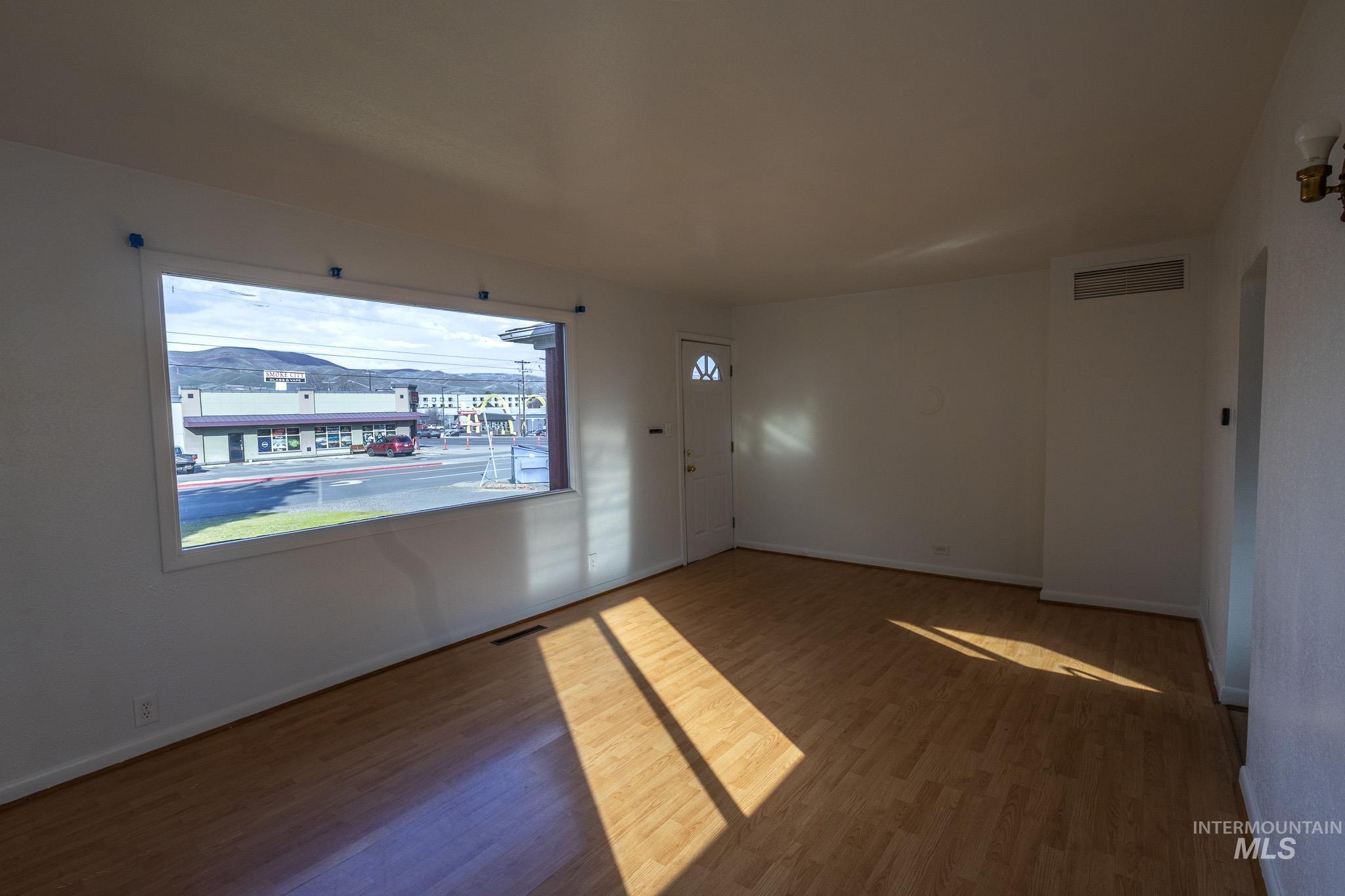 2012 8th Ave, Lewiston, Idaho 83501, 2 Bedrooms, 1 Bathroom, Residential For Sale, Price $265,000,MLS 98976328