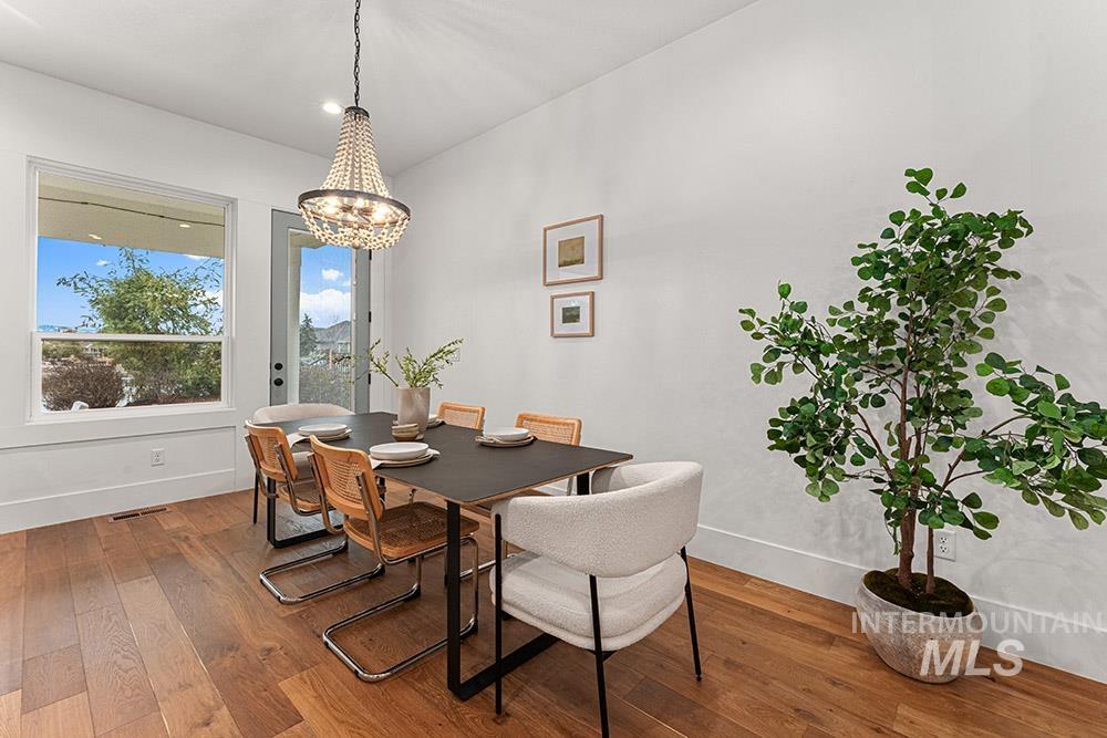 1364 N Laconia Ave, Eagle, Idaho 83616-4215, 3 Bedrooms, 3 Bathrooms, Residential For Sale, Price $949,900,MLS 98976330