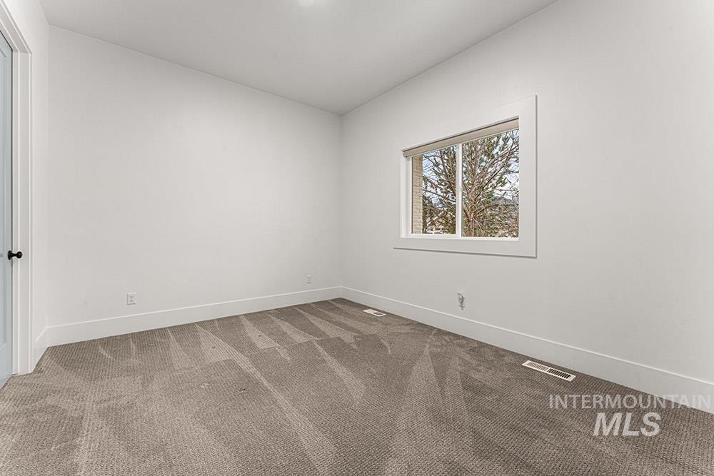 1364 N Laconia Ave, Eagle, Idaho 83616-4215, 3 Bedrooms, 3 Bathrooms, Residential For Sale, Price $949,900,MLS 98976330