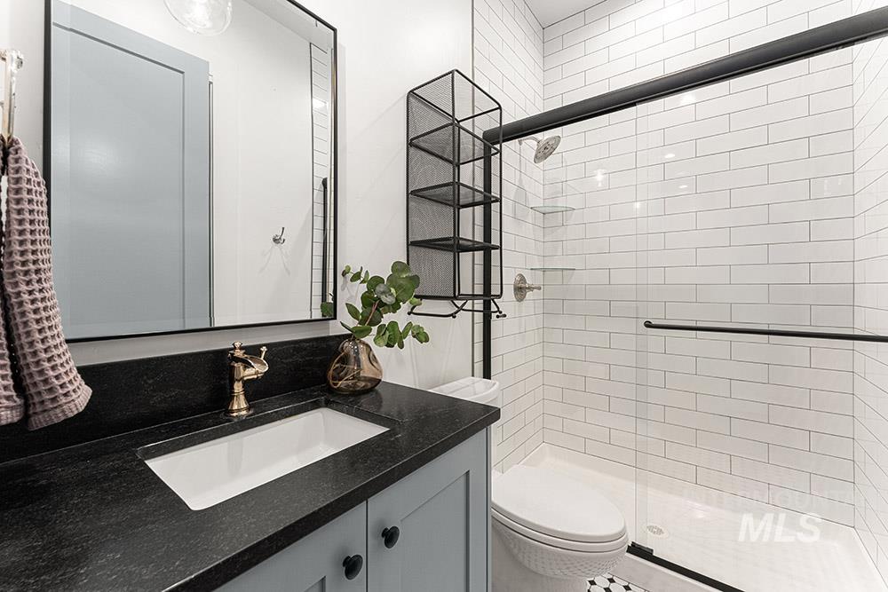 1364 N Laconia Ave, Eagle, Idaho 83616-4215, 3 Bedrooms, 3 Bathrooms, Residential For Sale, Price $949,900,MLS 98976330