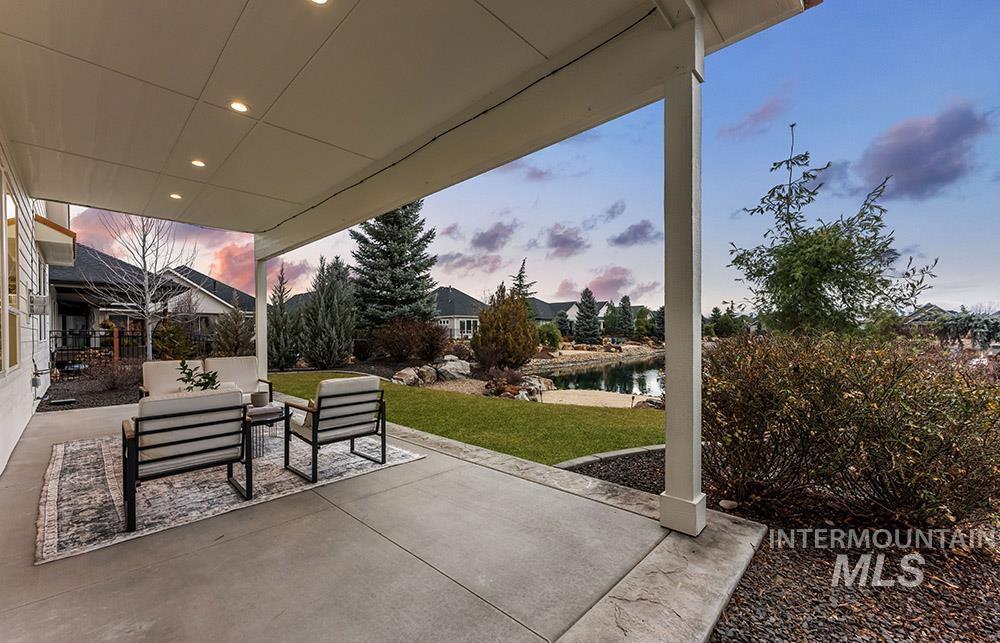 1364 N Laconia Ave, Eagle, Idaho 83616-4215, 3 Bedrooms, 3 Bathrooms, Residential For Sale, Price $949,900,MLS 98976330