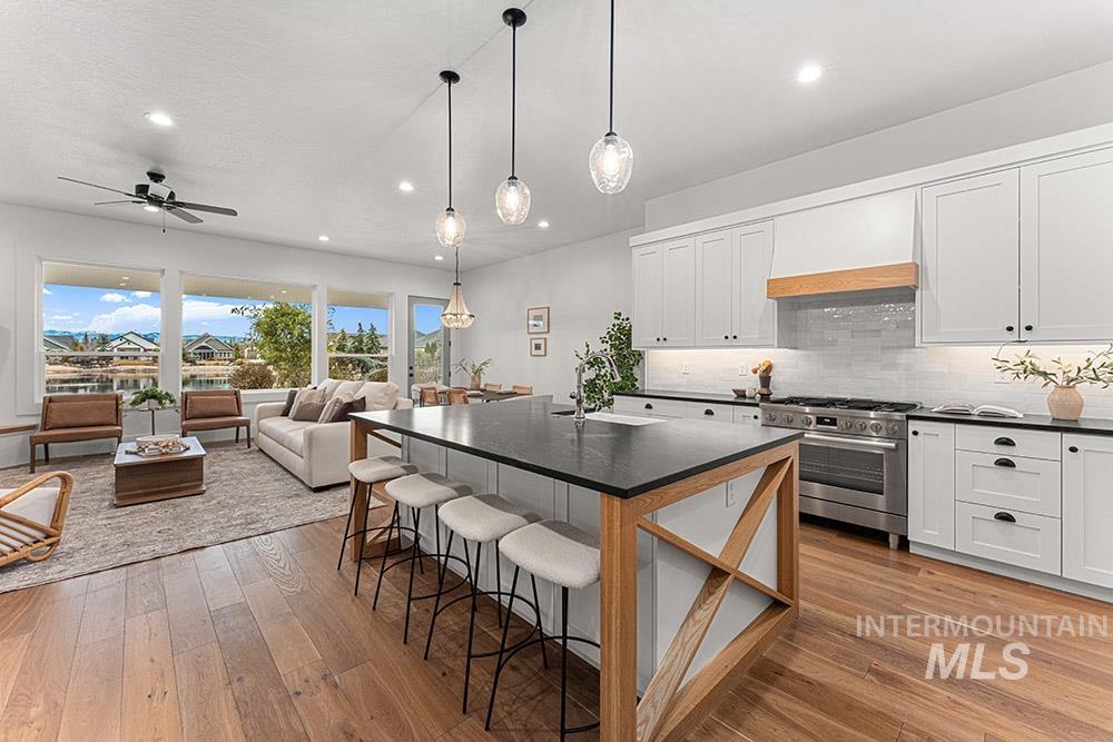 1364 N Laconia Ave, Eagle, Idaho 83616-4215, 3 Bedrooms, 3 Bathrooms, Residential For Sale, Price $949,900,MLS 98976330