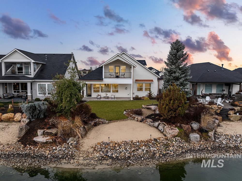 1364 N Laconia Ave, Eagle, Idaho 83616-4215, 3 Bedrooms, 3 Bathrooms, Residential For Sale, Price $949,900,MLS 98976330