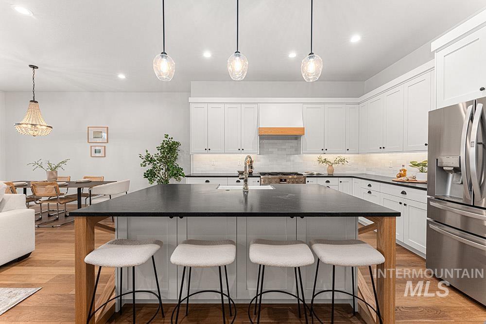 1364 N Laconia Ave, Eagle, Idaho 83616-4215, 3 Bedrooms, 3 Bathrooms, Residential For Sale, Price $949,900,MLS 98976330