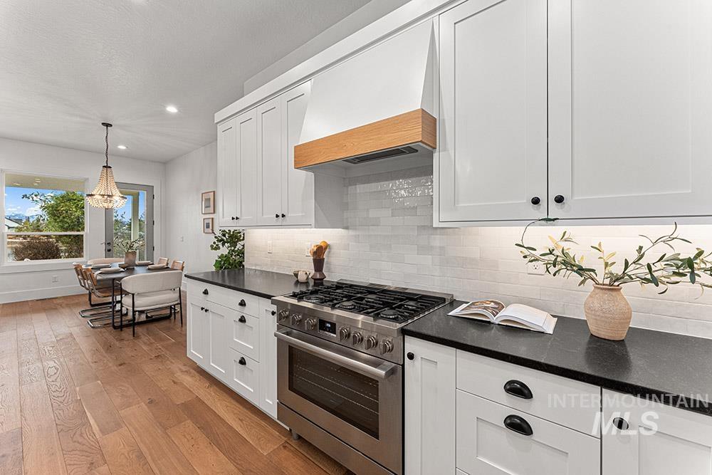 1364 N Laconia Ave, Eagle, Idaho 83616-4215, 3 Bedrooms, 3 Bathrooms, Residential For Sale, Price $949,900,MLS 98976330