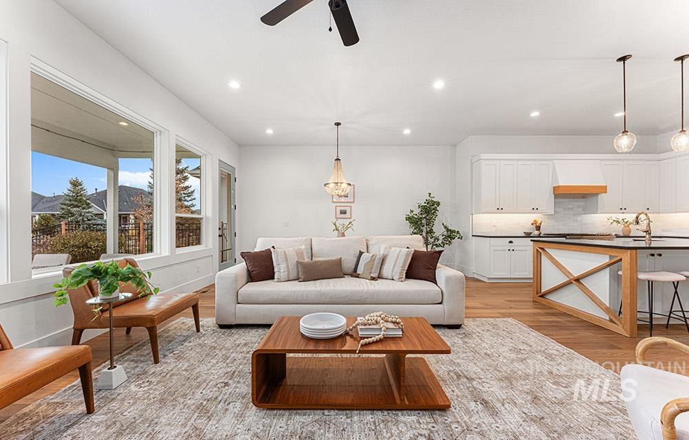 1364 N Laconia Ave, Eagle, Idaho 83616-4215, 3 Bedrooms, 3 Bathrooms, Residential For Sale, Price $949,900,MLS 98976330