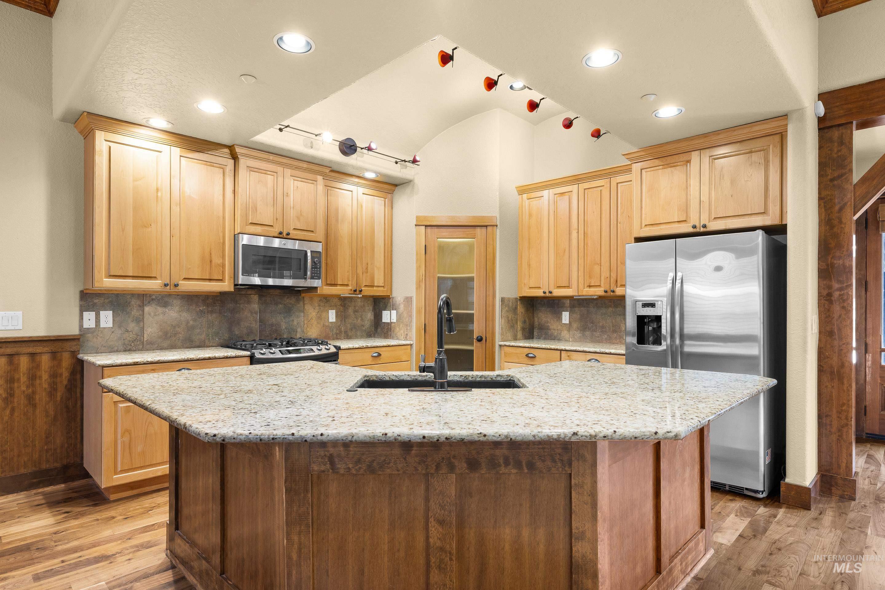 5901 N Duxbury Pier Ln, Garden City, Idaho 83714, 2 Bedrooms, 2.5 Bathrooms, Residential For Sale, Price $739,900,MLS 98976335