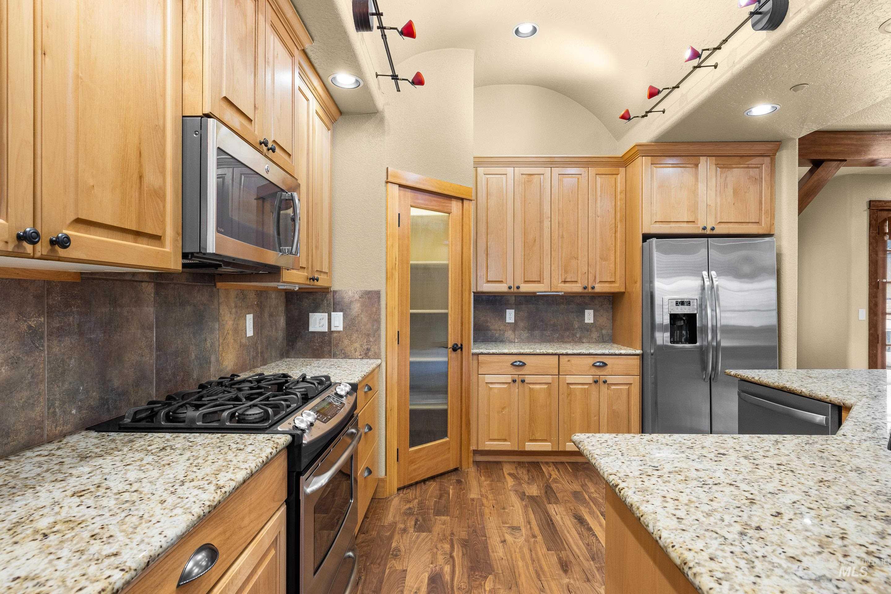 5901 N Duxbury Pier Ln, Garden City, Idaho 83714, 2 Bedrooms, 2.5 Bathrooms, Residential For Sale, Price $739,900,MLS 98976335