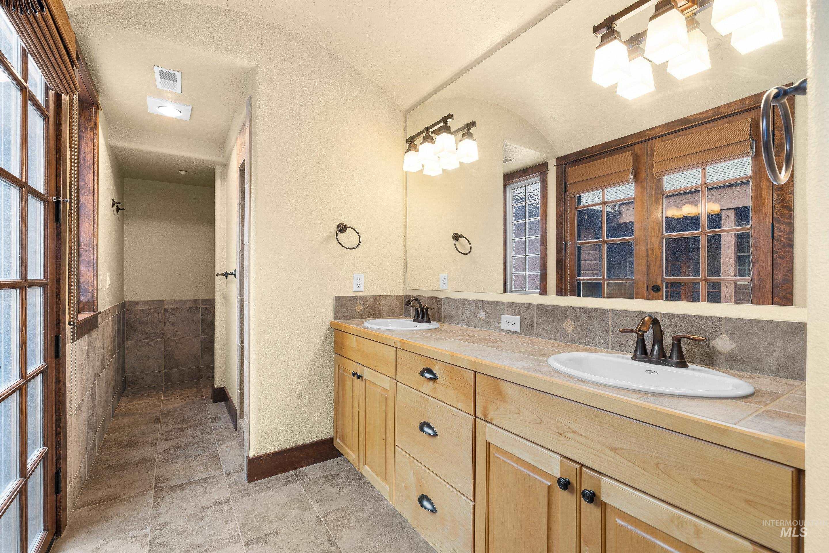 5901 N Duxbury Pier Ln, Garden City, Idaho 83714, 2 Bedrooms, 2.5 Bathrooms, Residential For Sale, Price $739,900,MLS 98976335